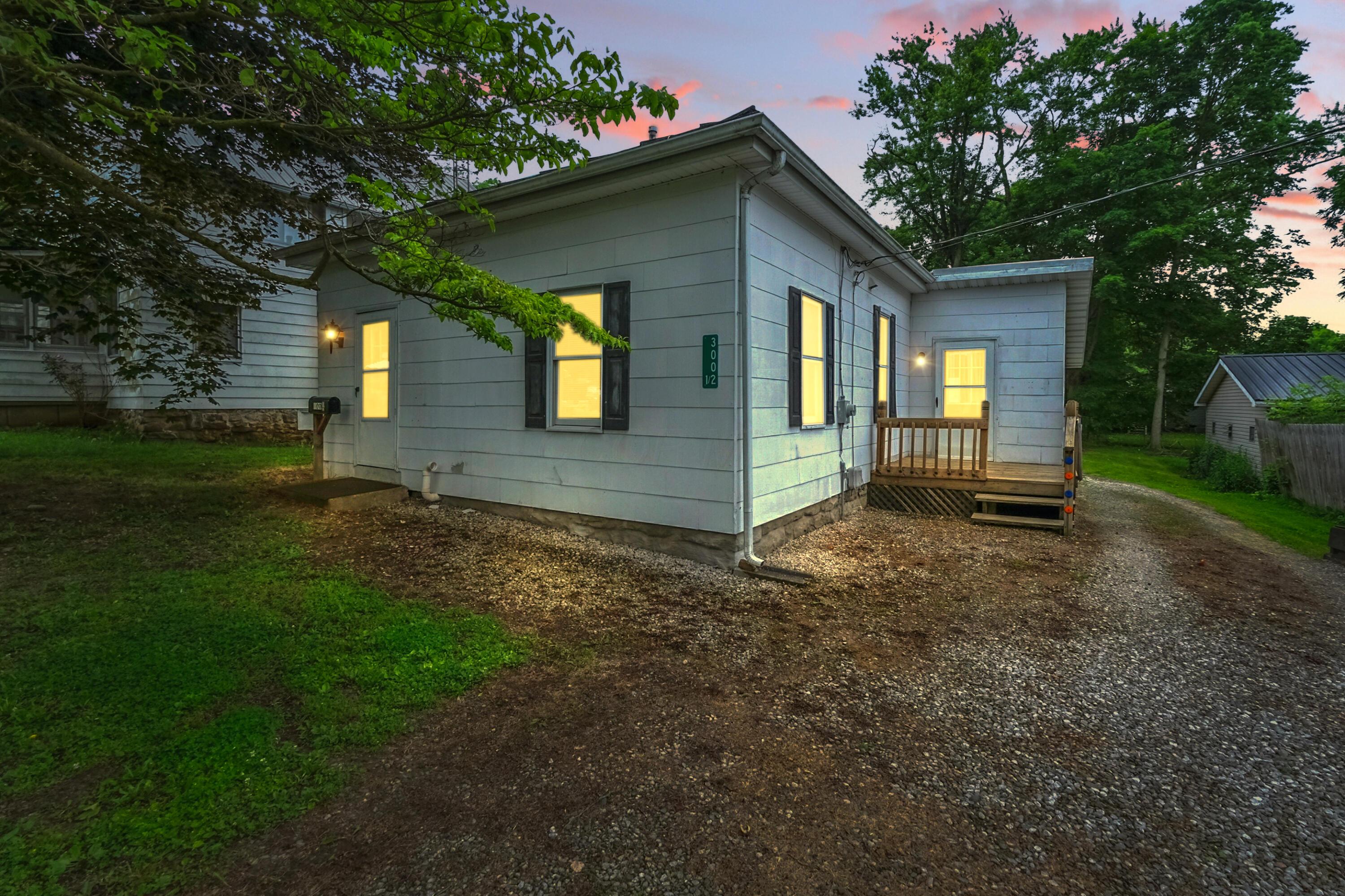 300 1/2 Calhoun Street Property Photo 1