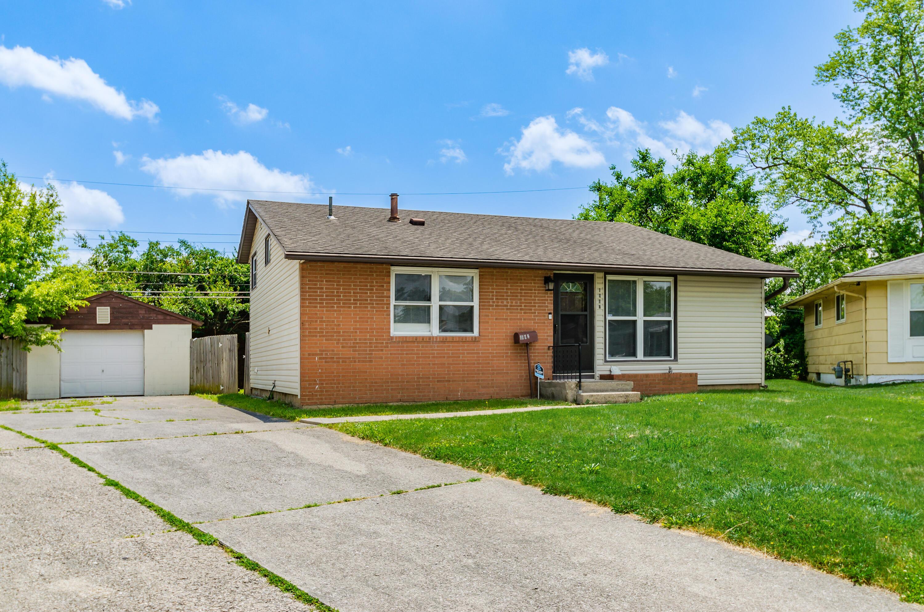 1902 Binbrook Court Property Photo 2