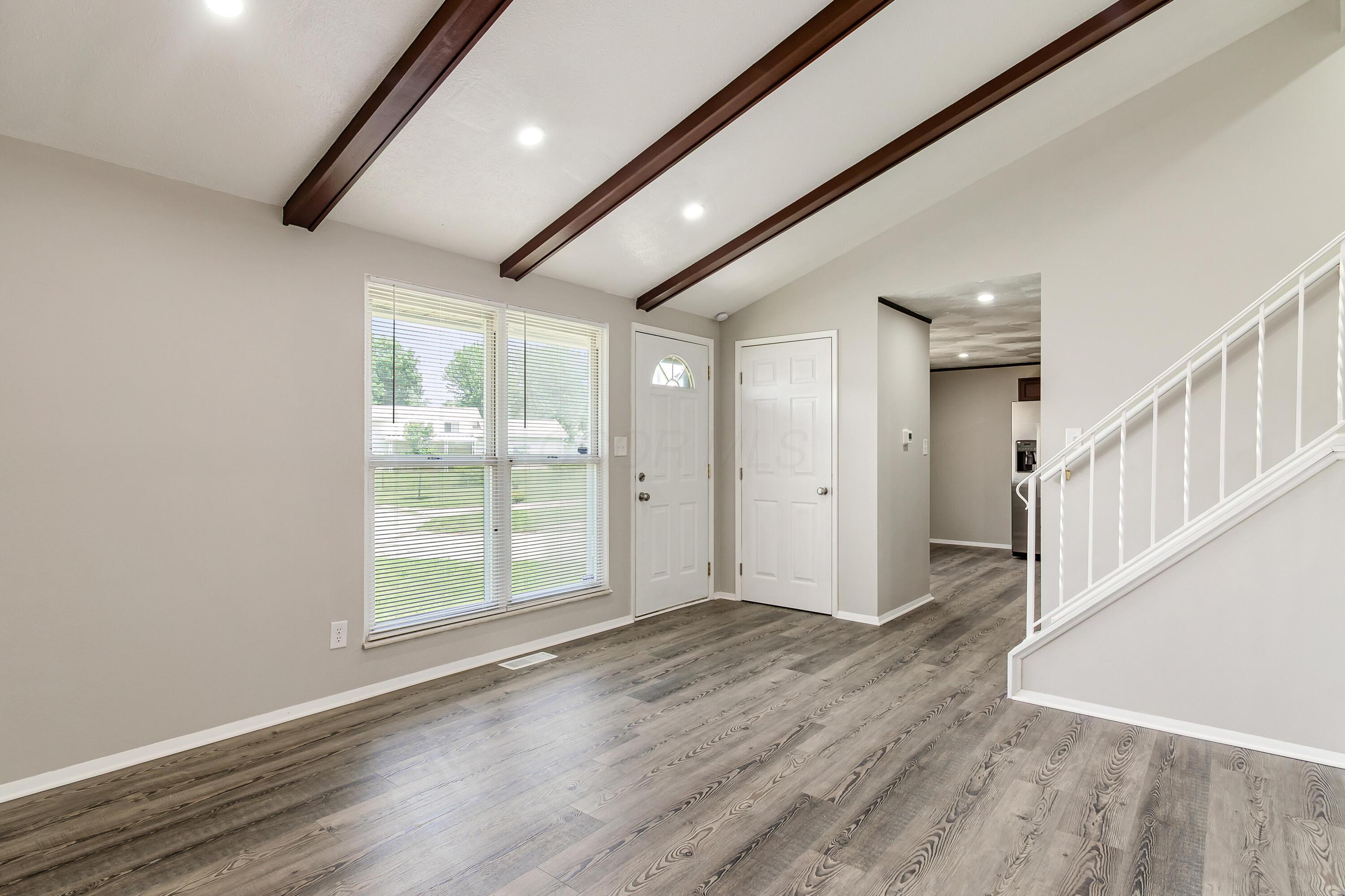 1902 Binbrook Court Property Photo 4