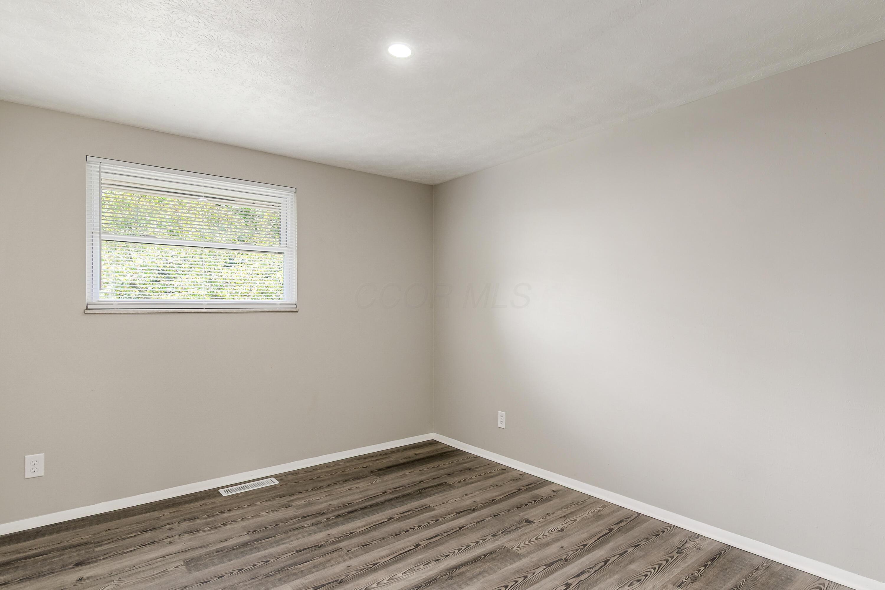 1902 Binbrook Court Property Photo 15