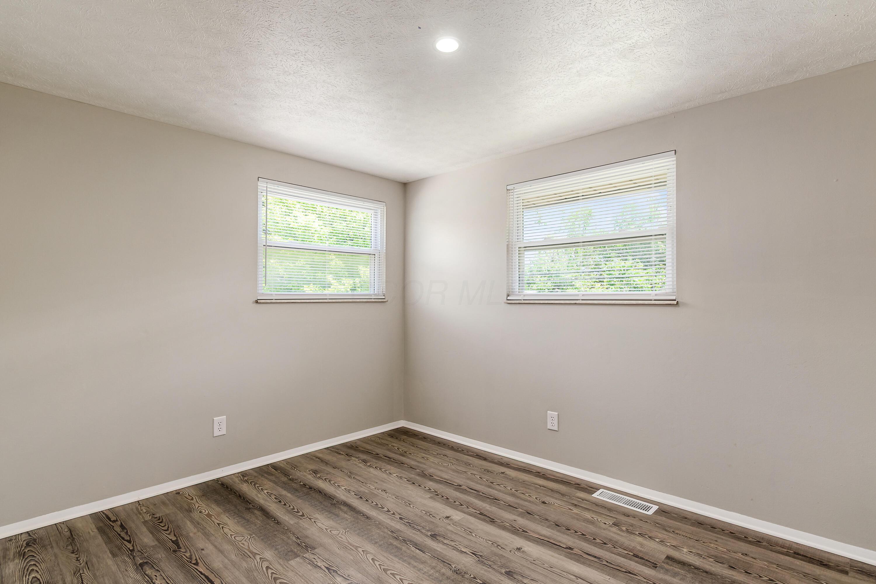 1902 Binbrook Court Property Photo 16