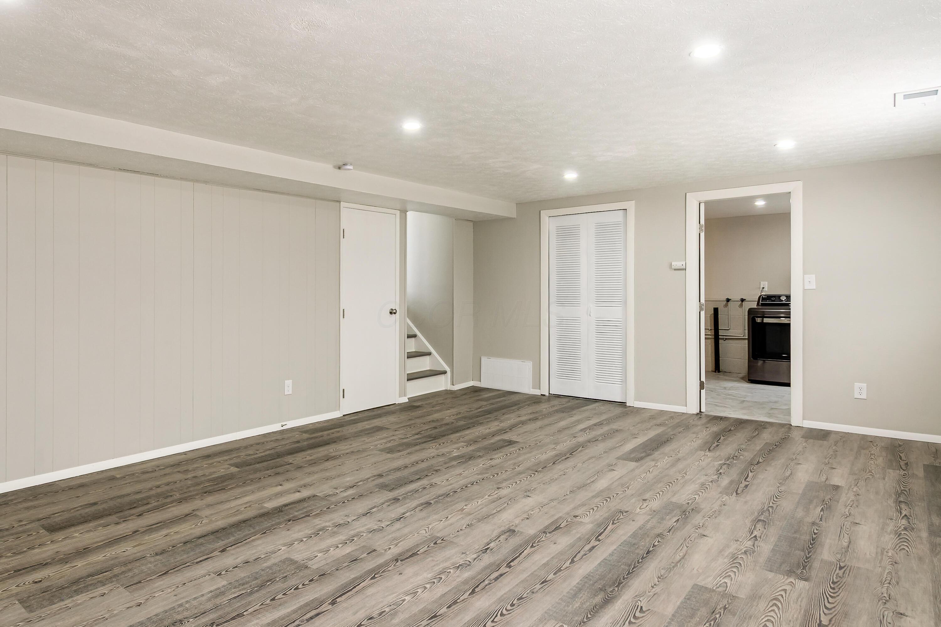 1902 Binbrook Court Property Photo 18