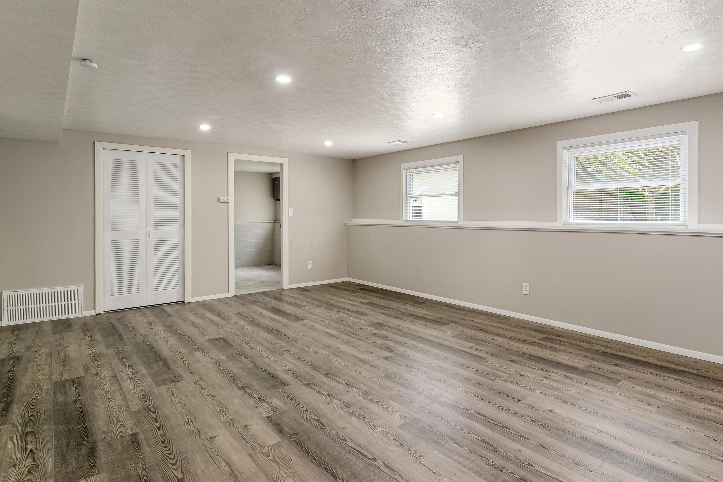 1902 Binbrook Court Property Photo 19