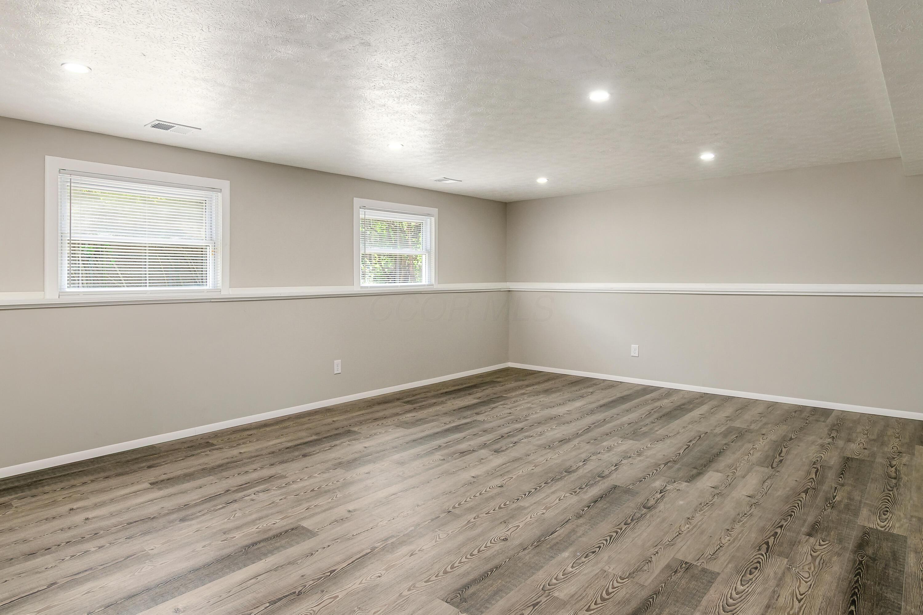 1902 Binbrook Court Property Photo 20