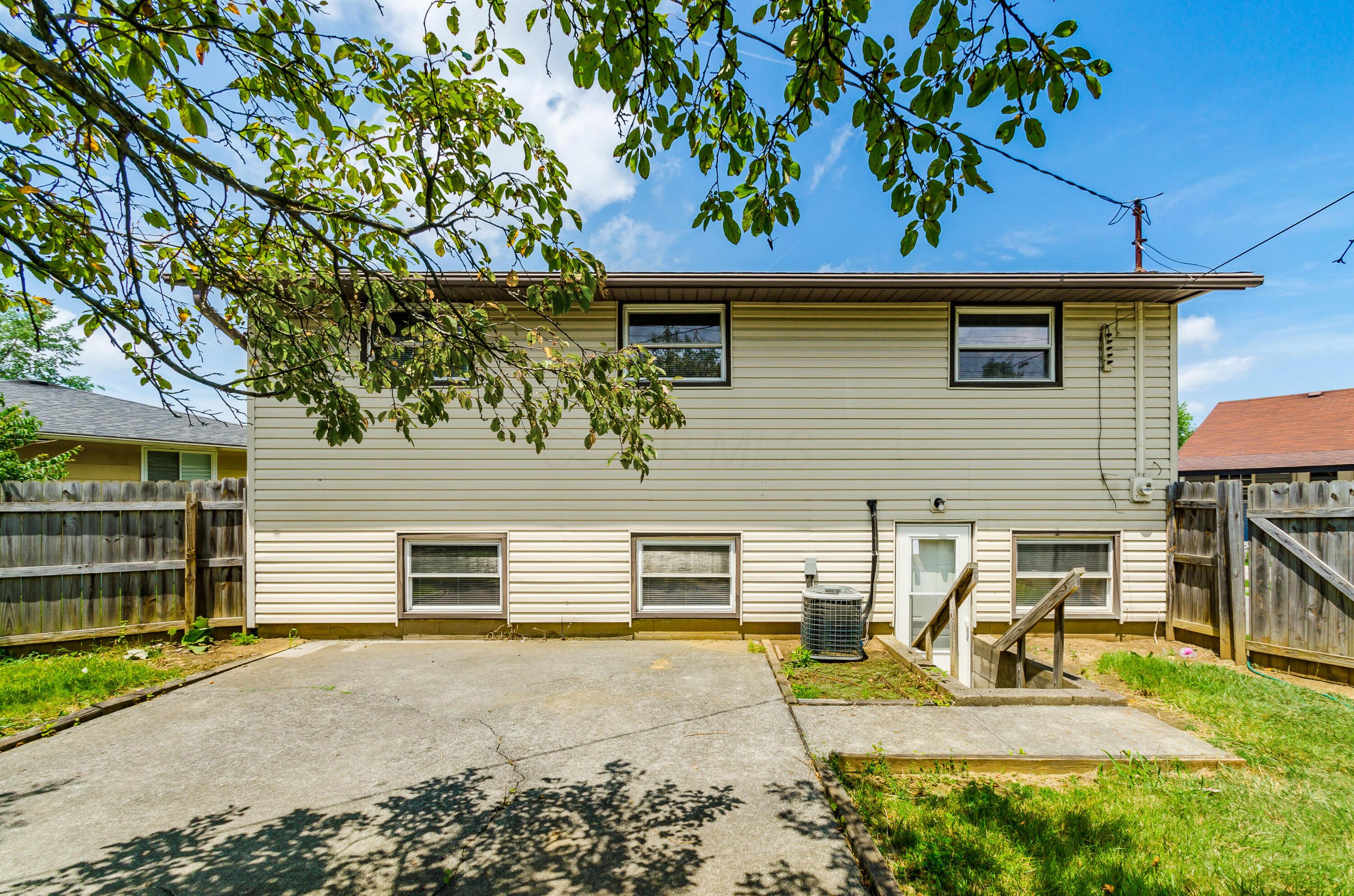 1902 Binbrook Court Property Photo 24
