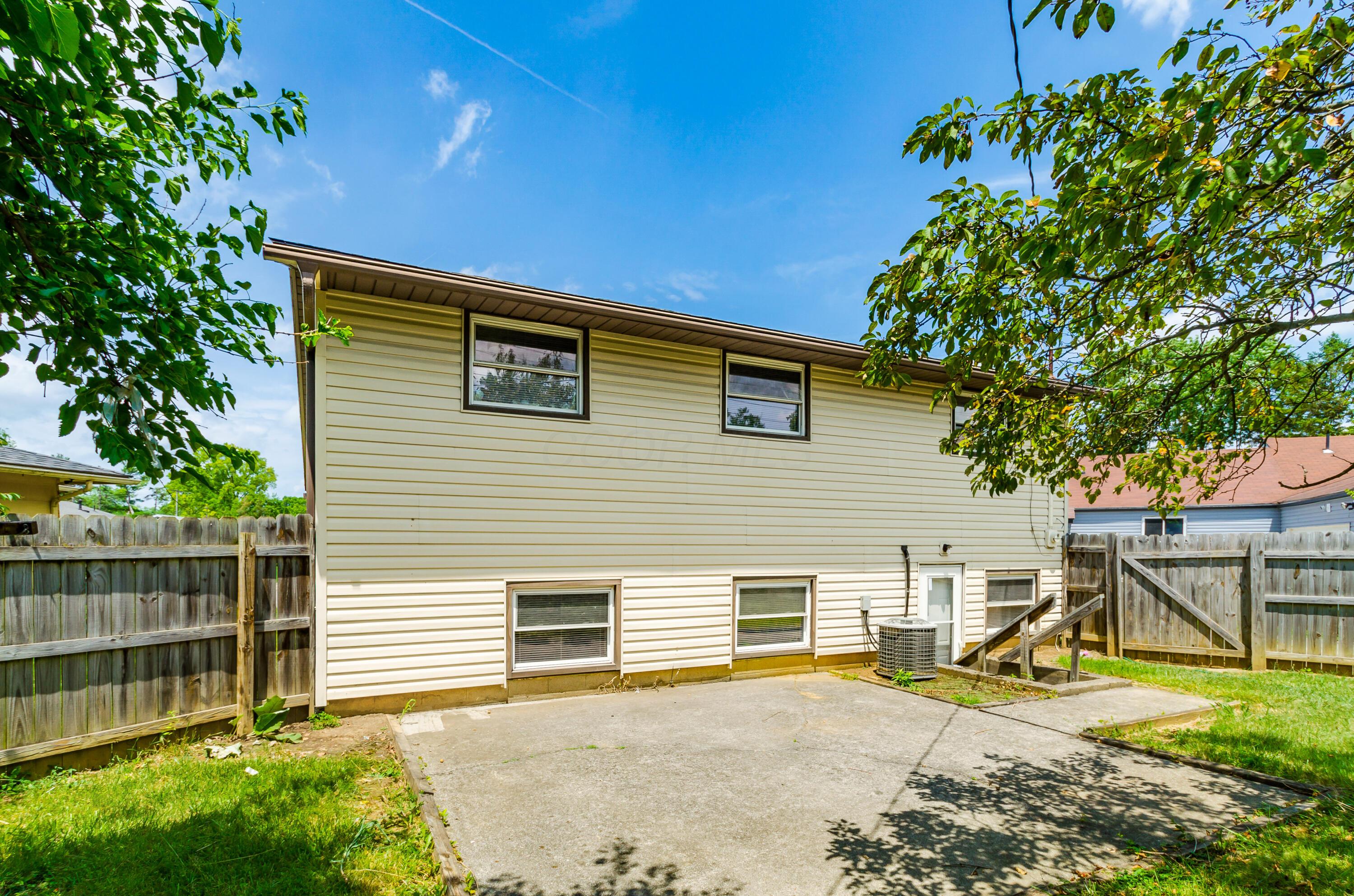 1902 Binbrook Court Property Photo 25