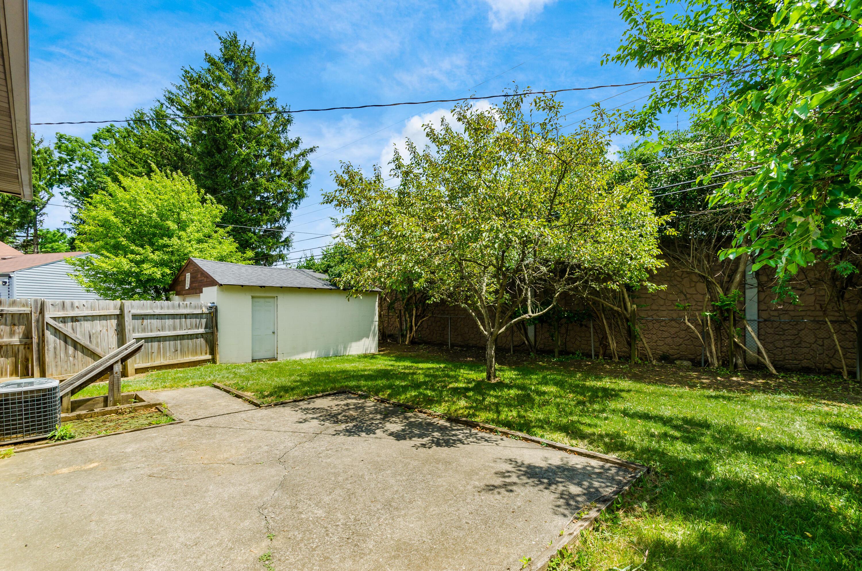 1902 Binbrook Court Property Photo 26