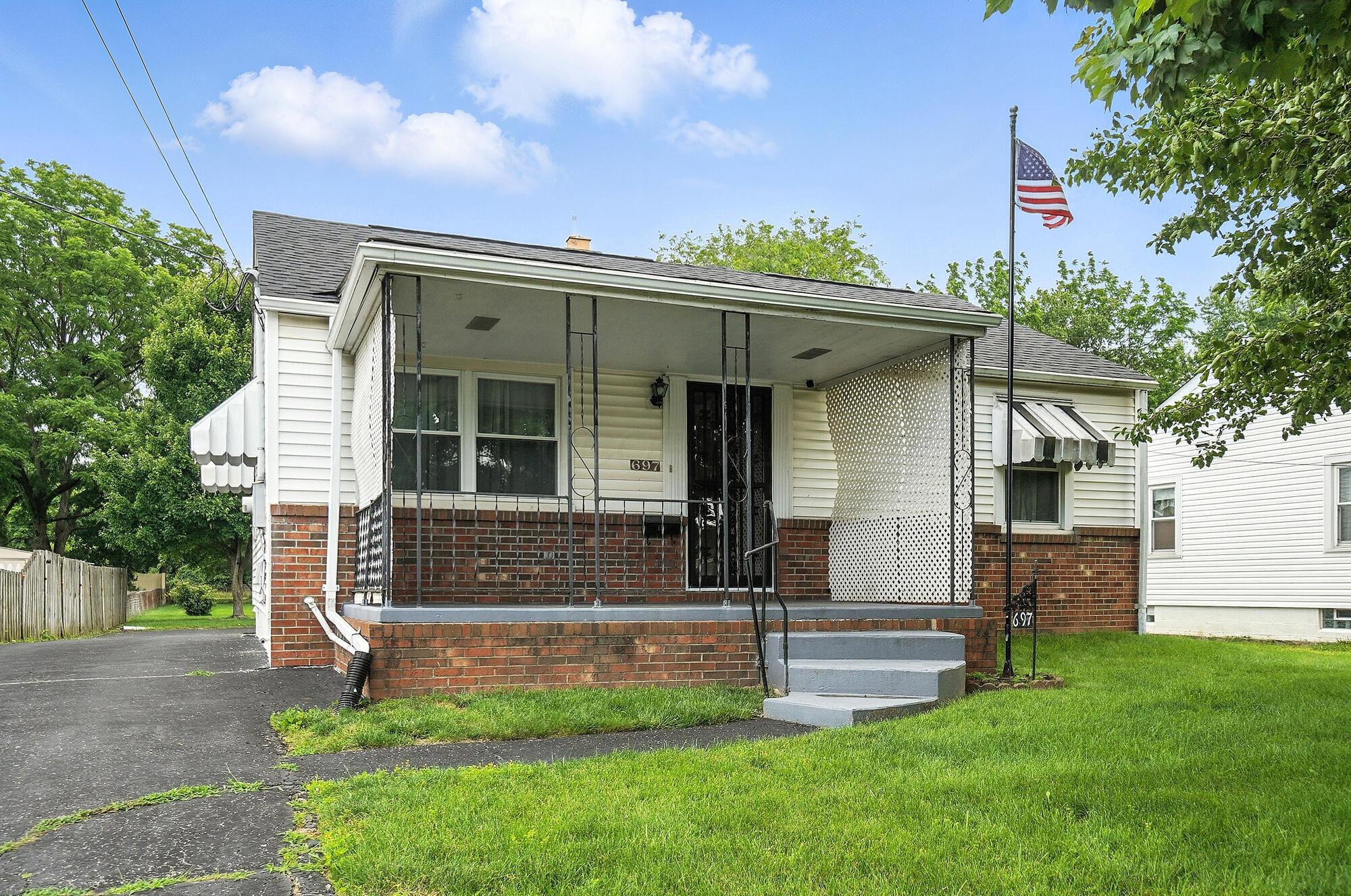 697 Robinwood Avenue Property Photo 1