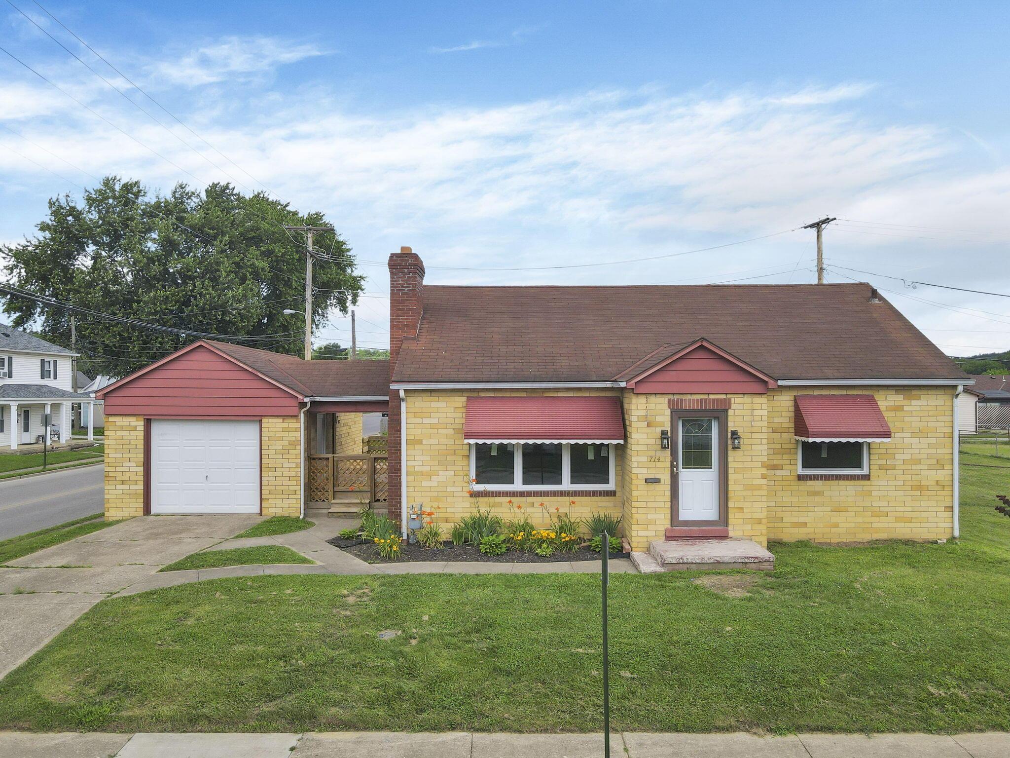 714 E 2nd Street Property Photo 1