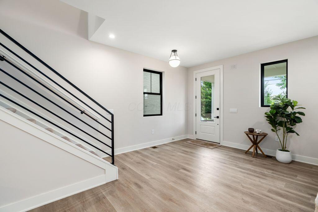 546 W Town Street Property Photo 2