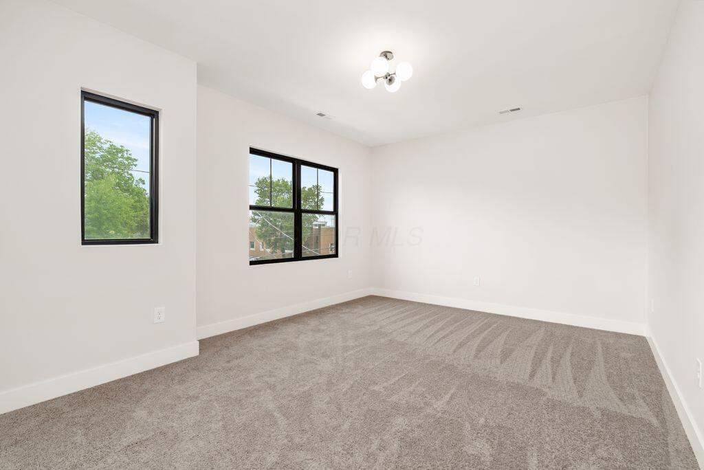 546 W Town Street Property Photo 16
