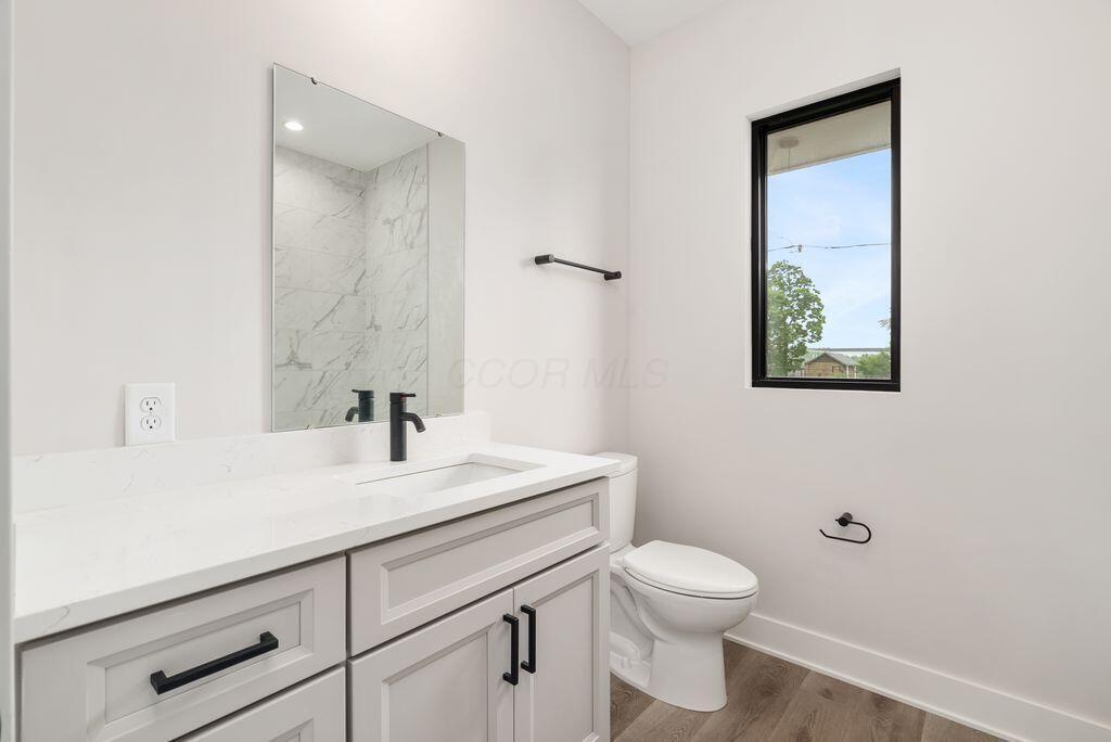 546 W Town Street Property Photo 18