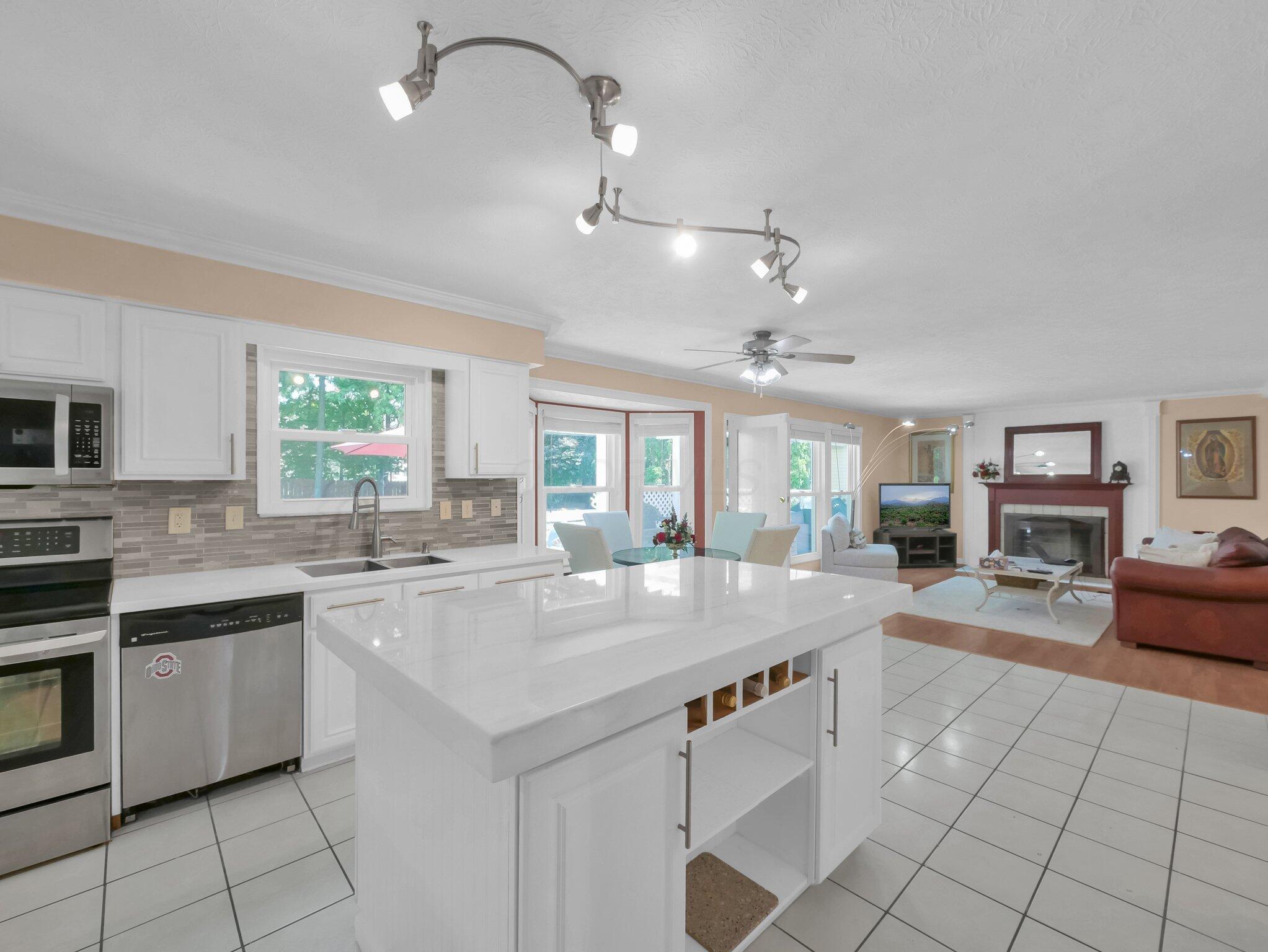 832 Lynnfield Drive Property Photo 8