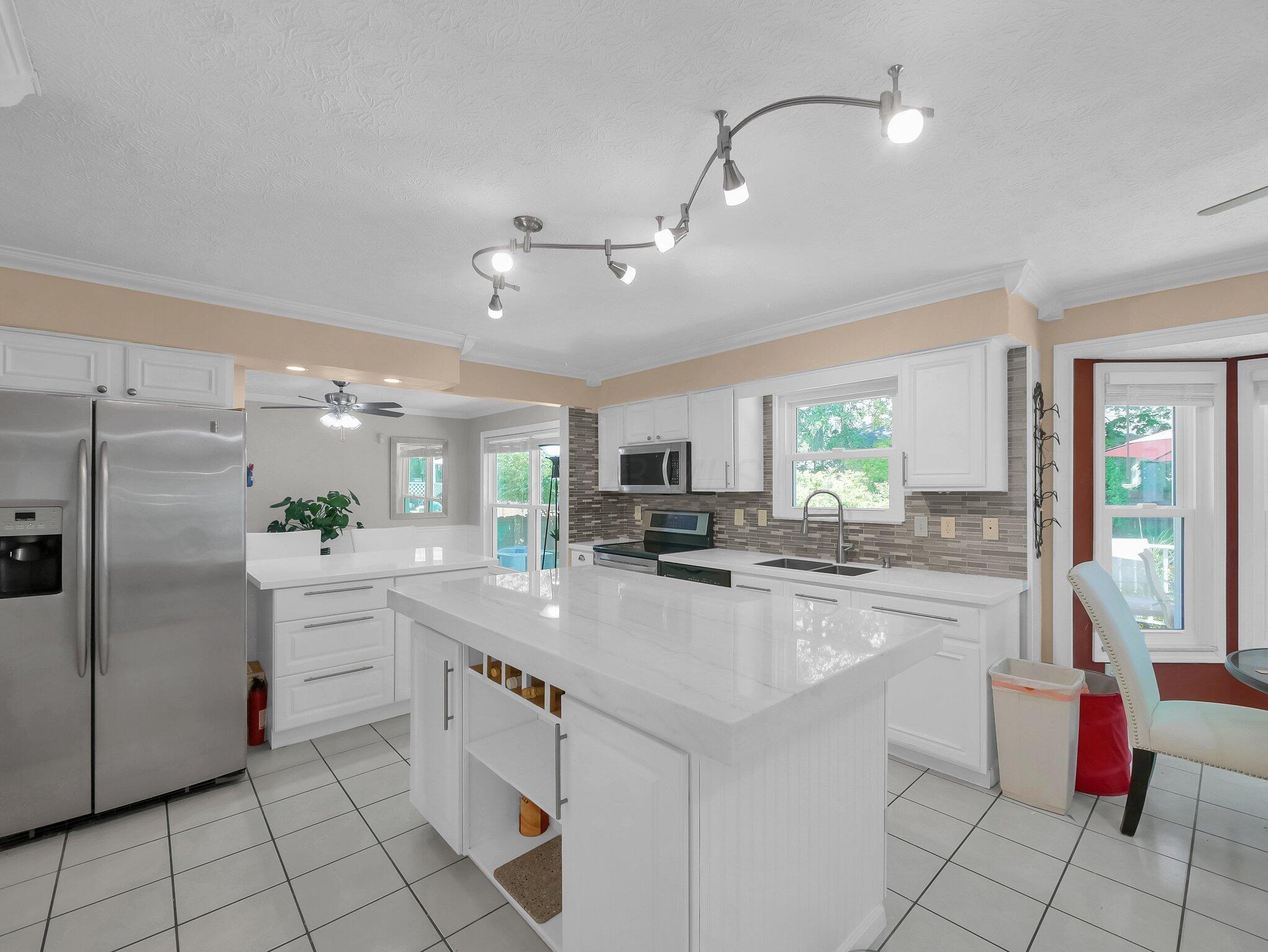 832 Lynnfield Drive Property Photo 9