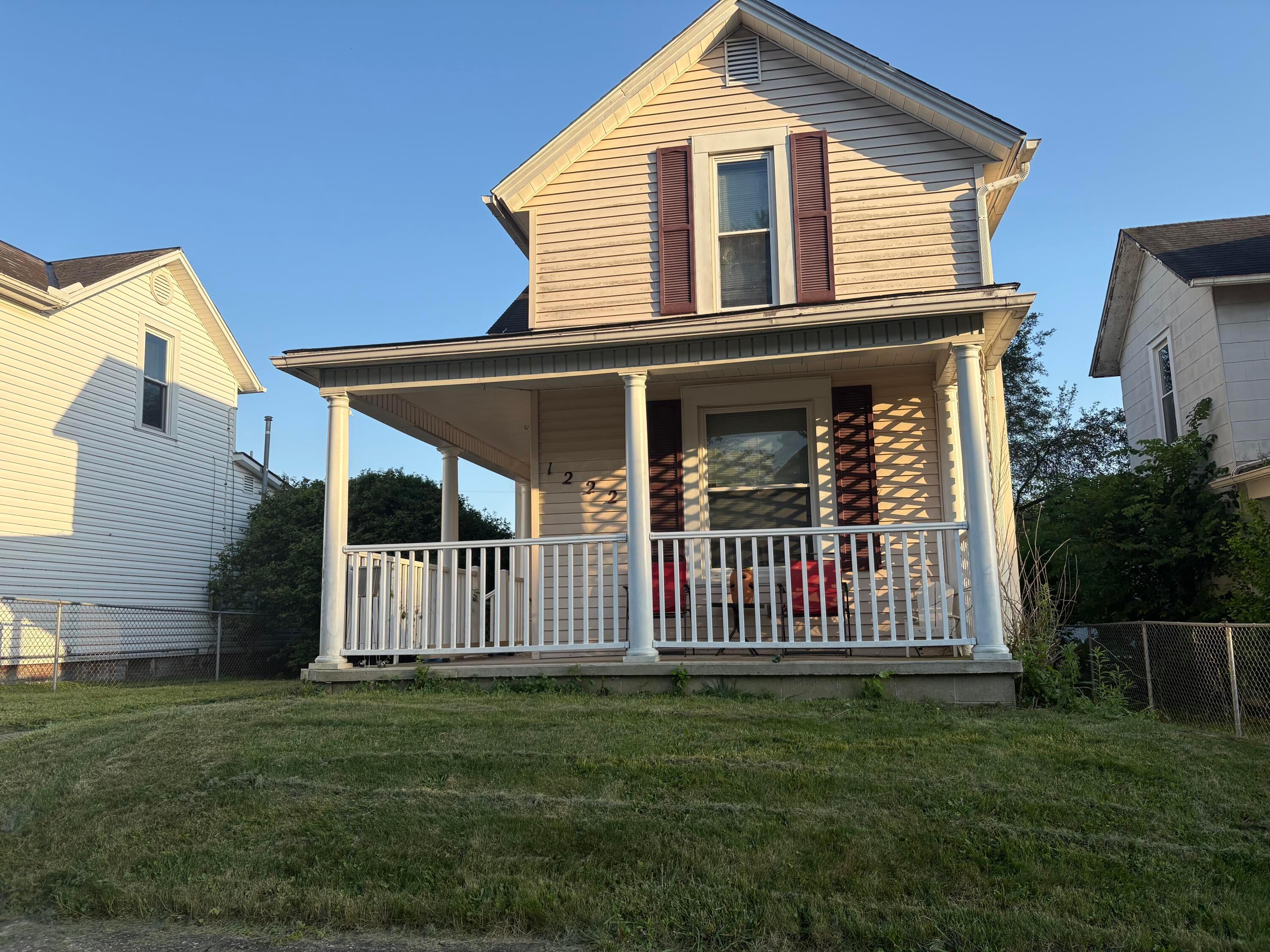 1222 E Chestnut Street Property Photo 1