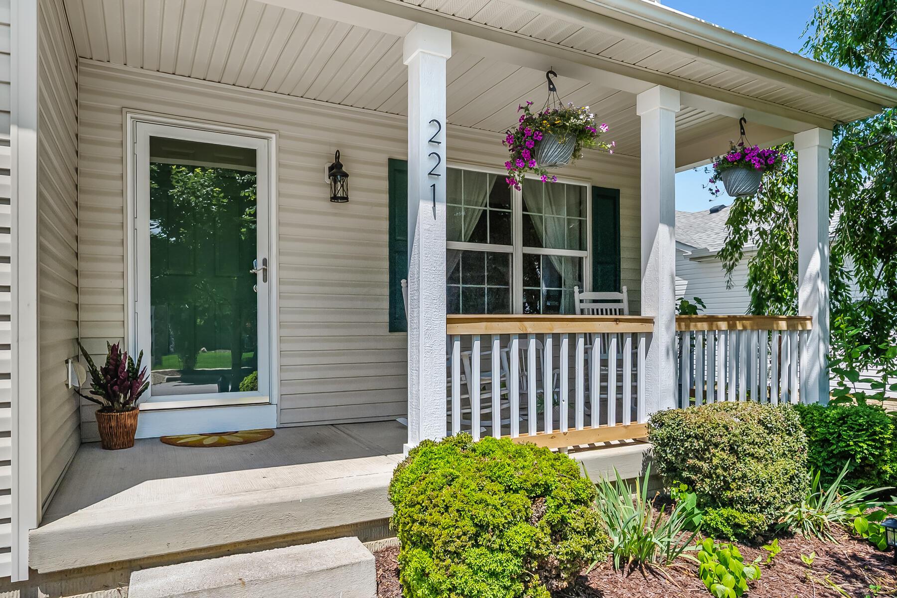 221 Harvard Loop Property Photo 4