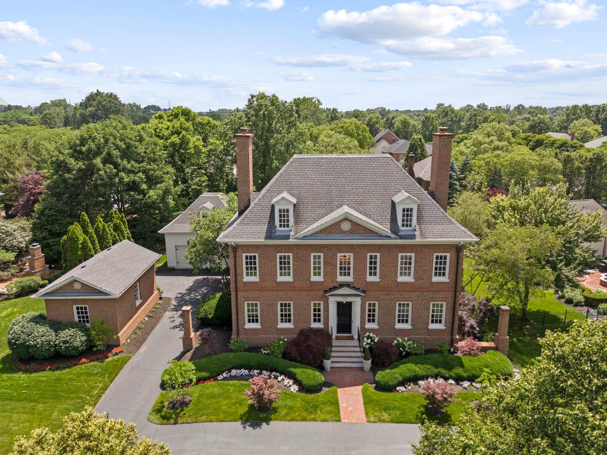 7555 Lambton Park Road Property Photo 1