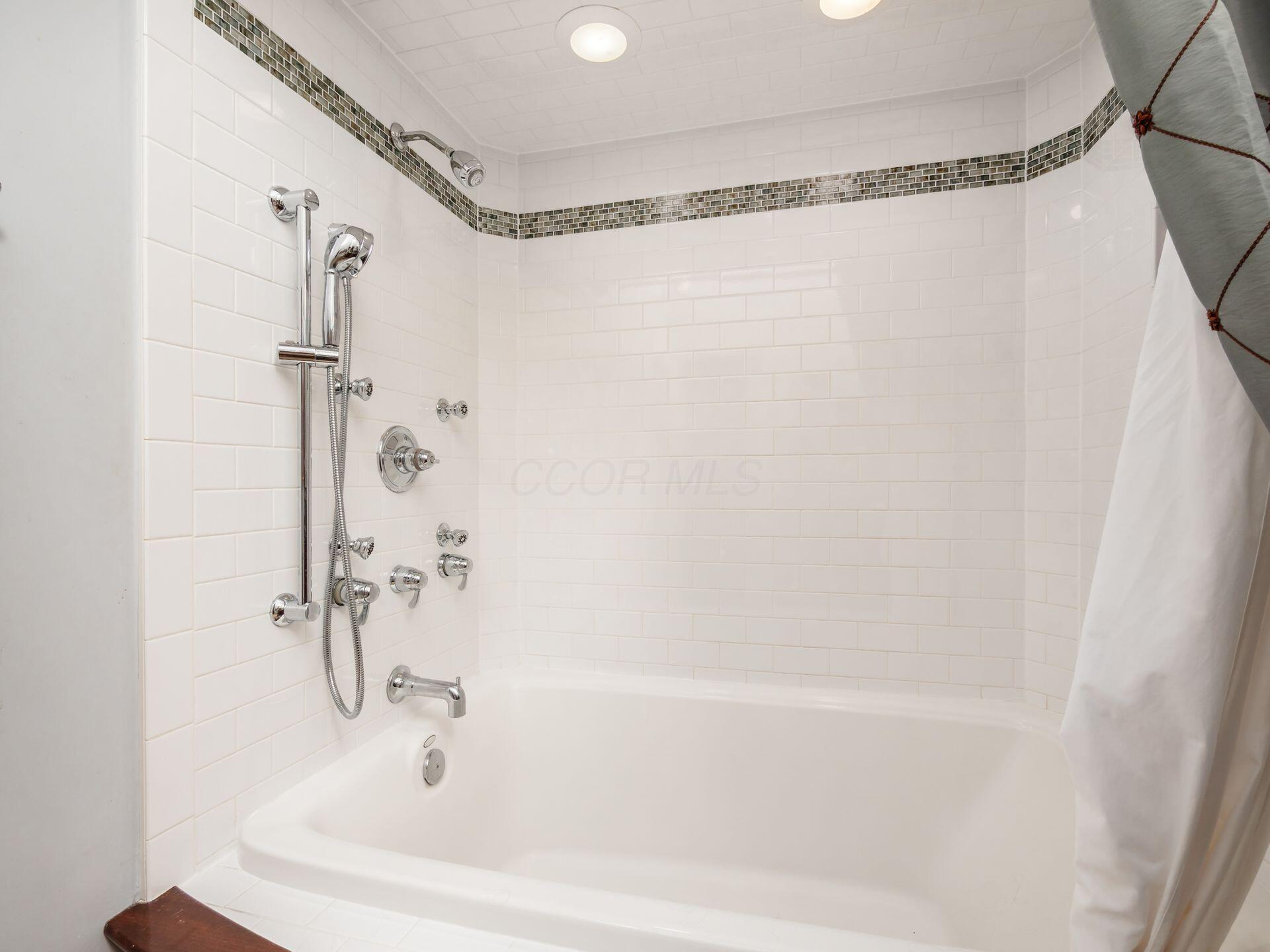 2629 E Broad Street Property Photo 42