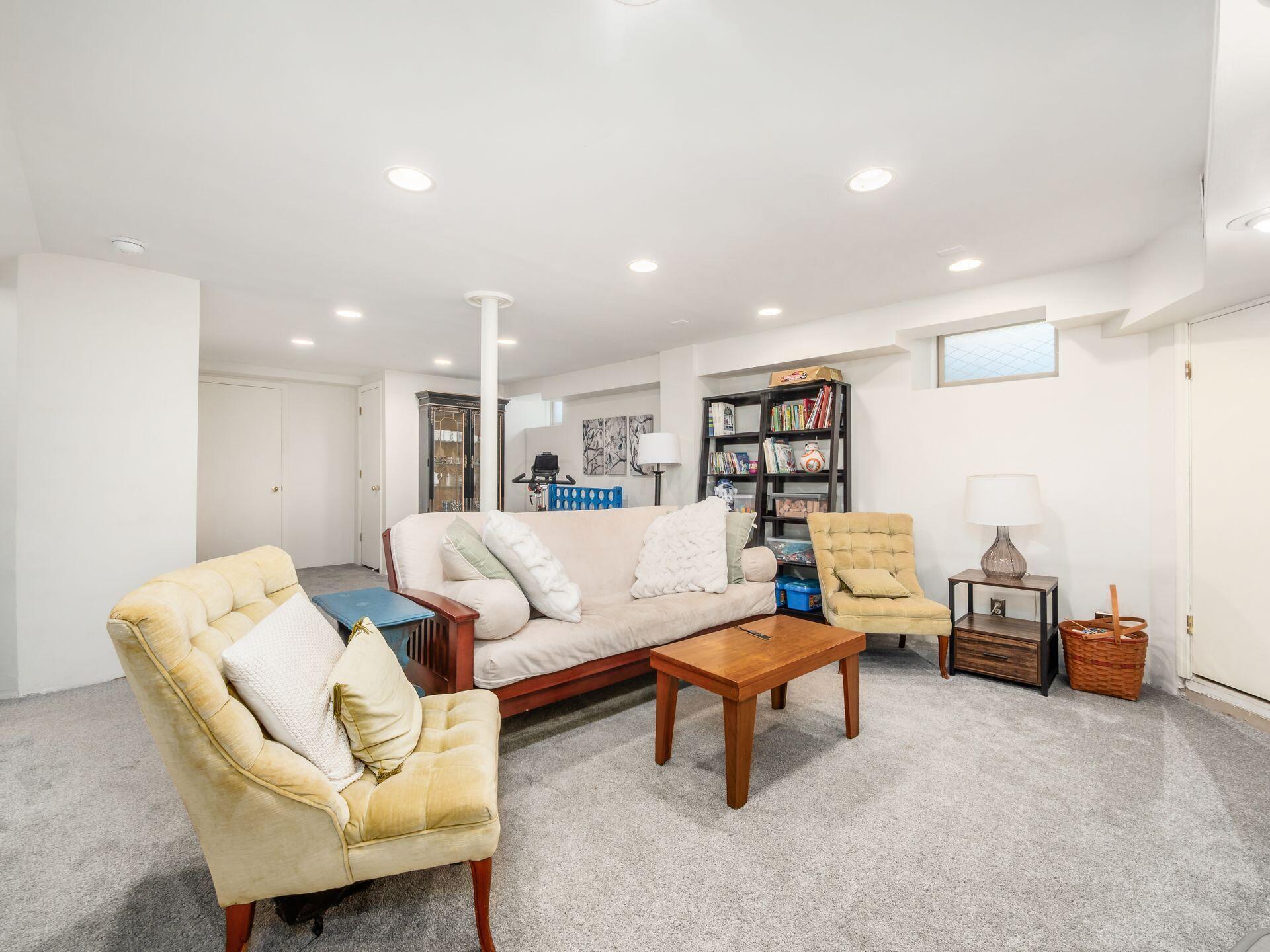 2629 E Broad Street Property Photo 56