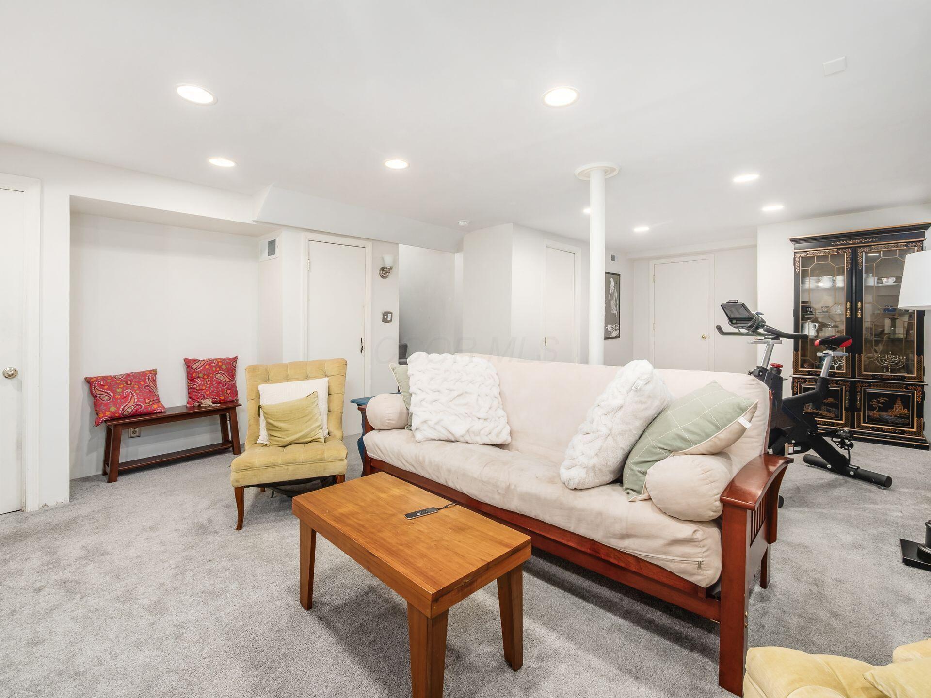 2629 E Broad Street Property Photo 57