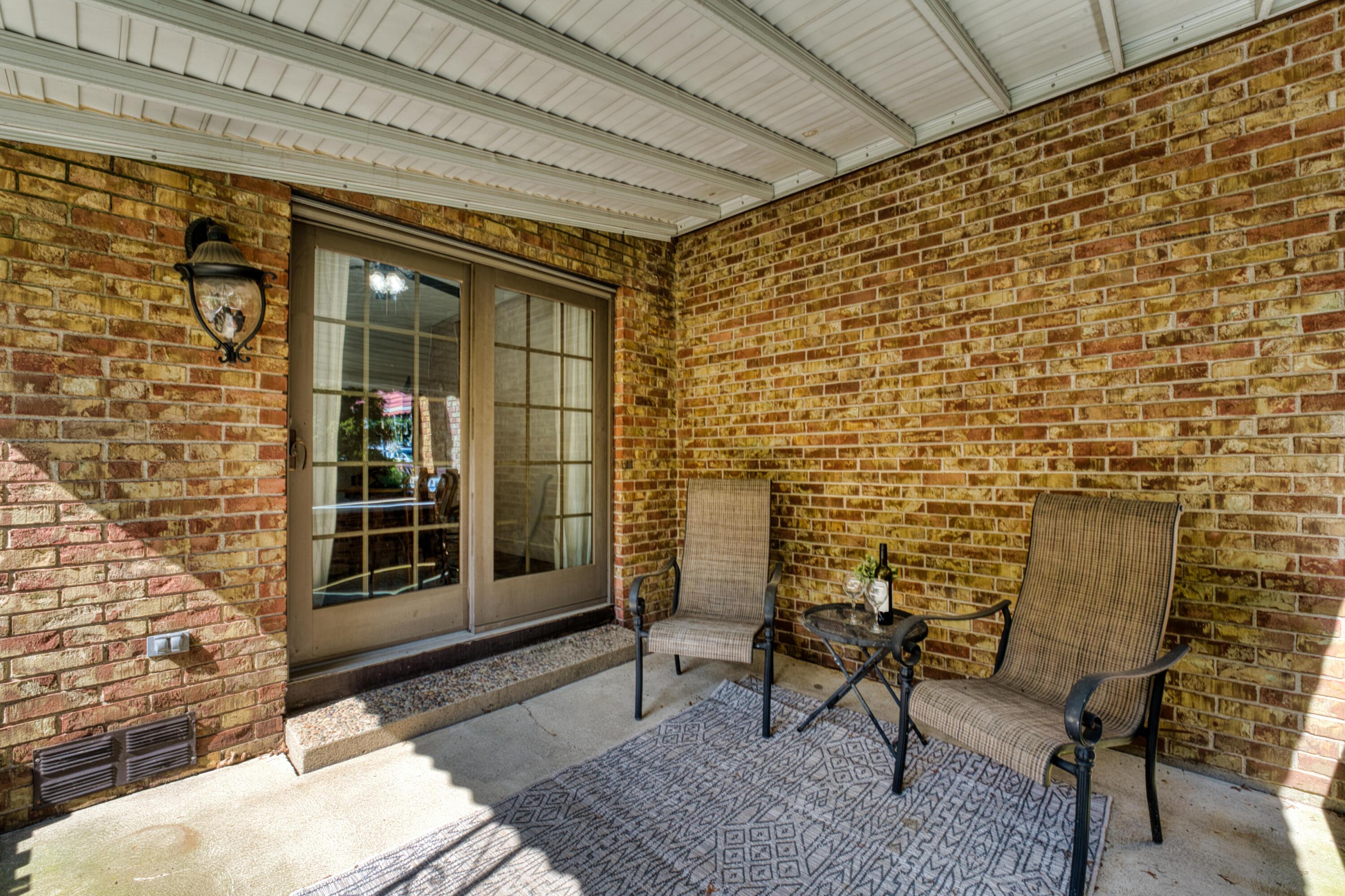 625 Country Club Drive, F6 Property Photo 1