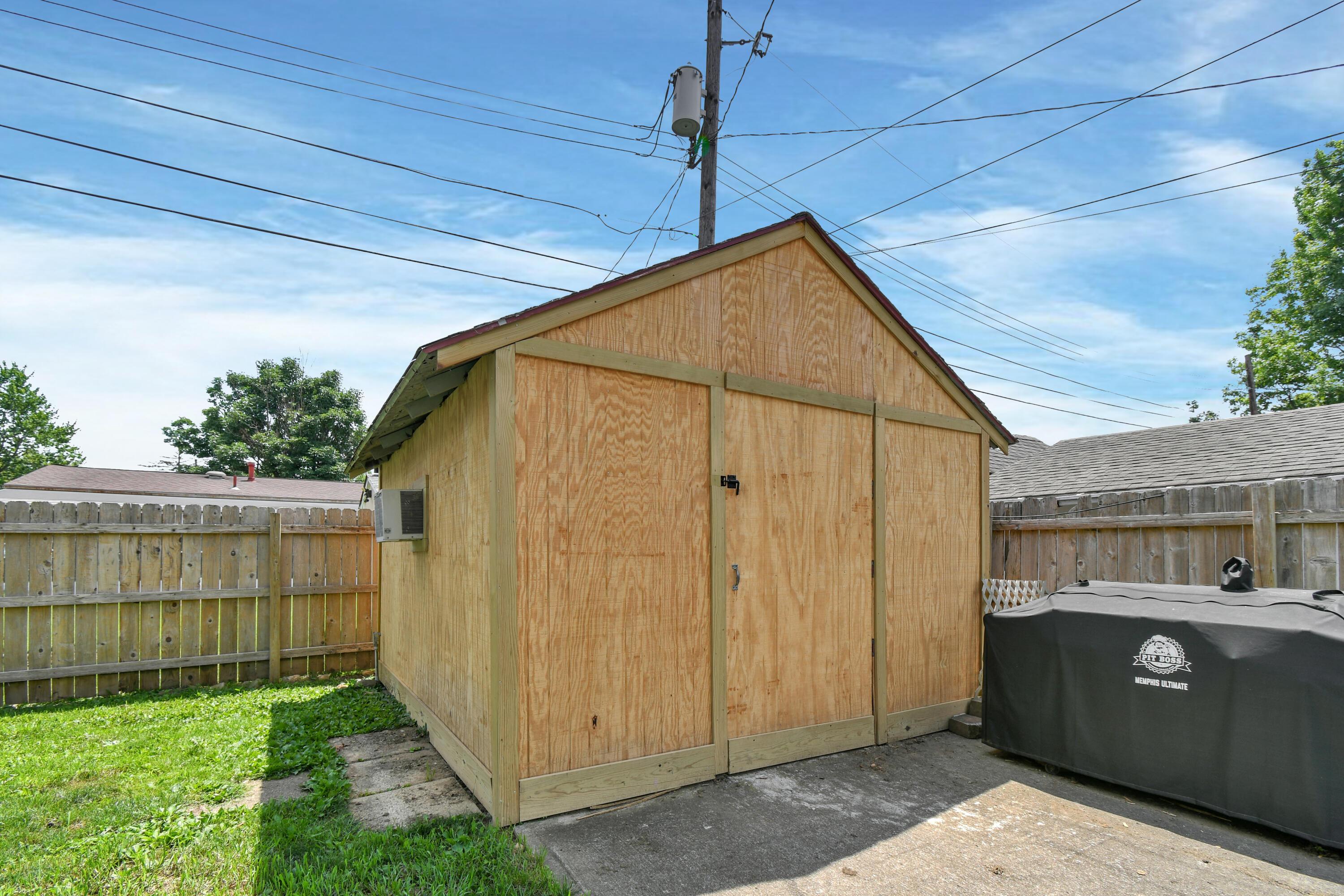 3855 Halsey Place Property Photo 31