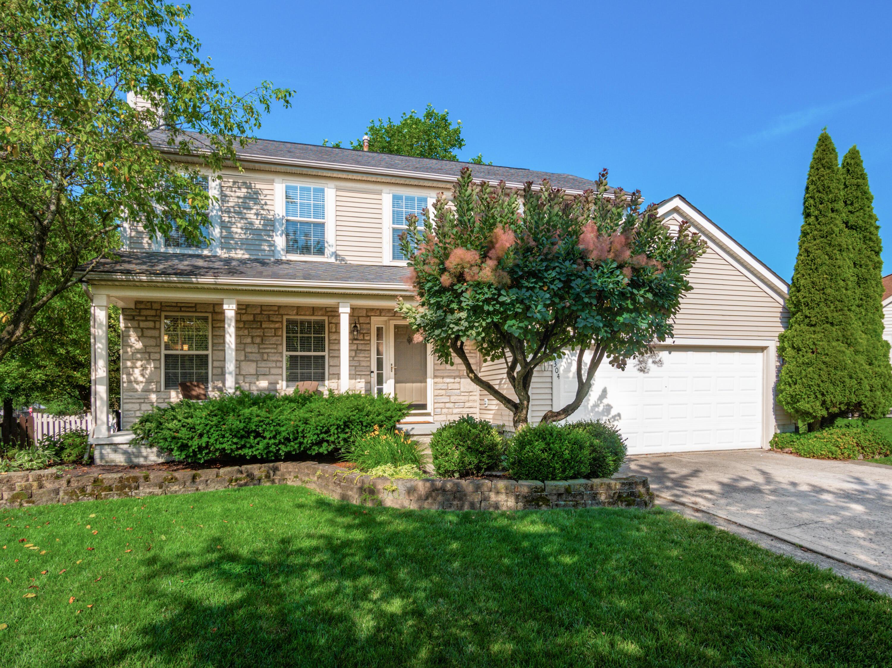 304 Cottage Grove Circle Property Photo 1