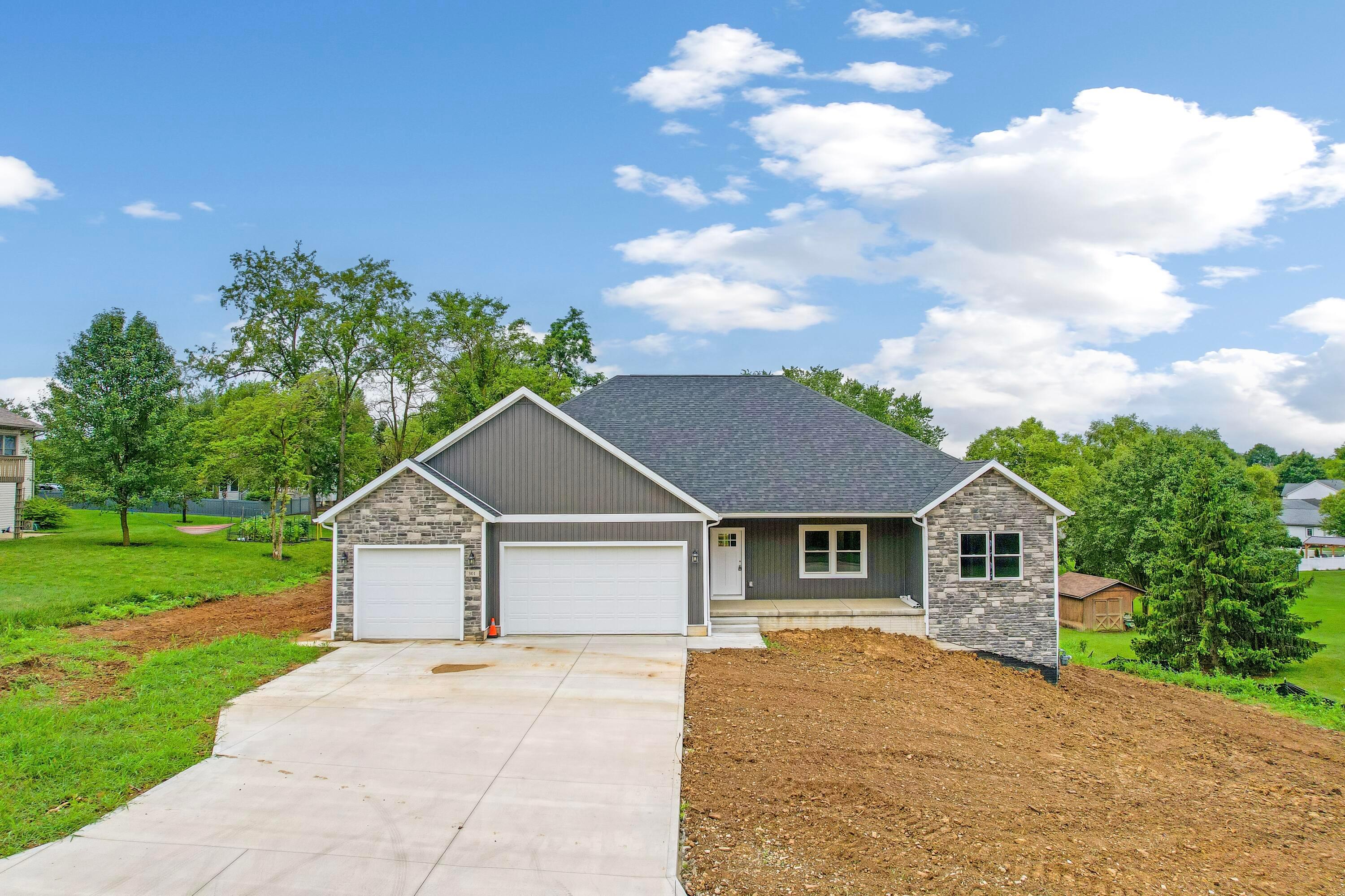 301 River Oaks Drive Property Photo 1