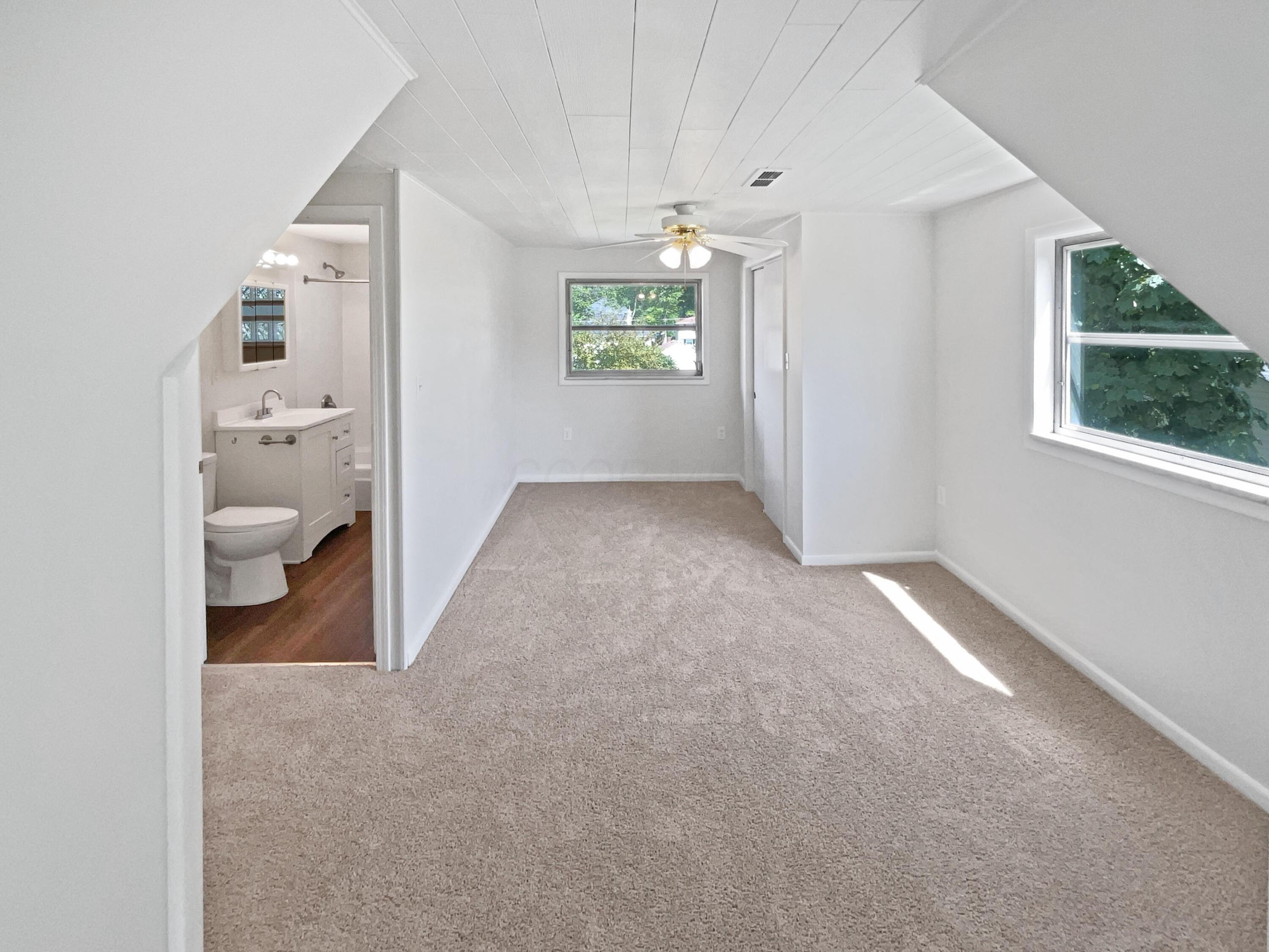 264 Lawrence Avenue Property Photo 18