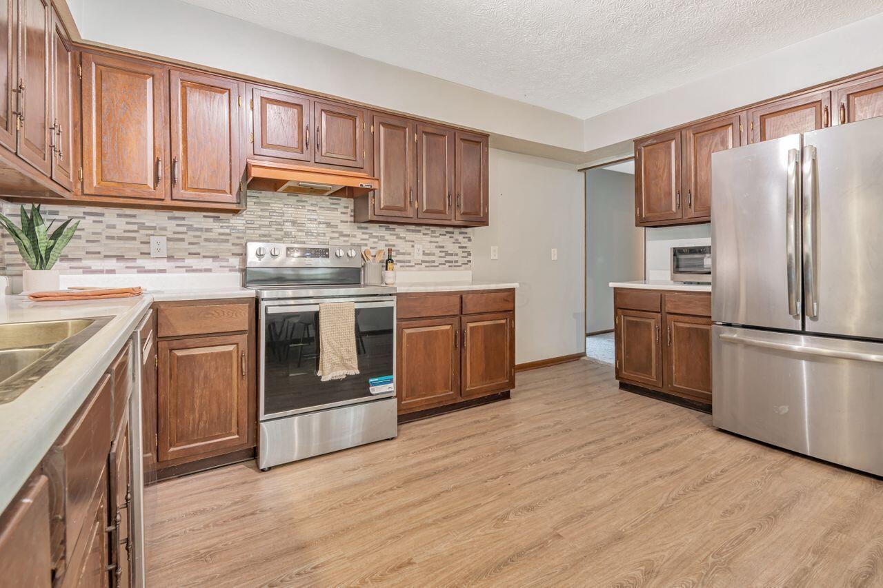 7472 Davis Road Property Photo 3
