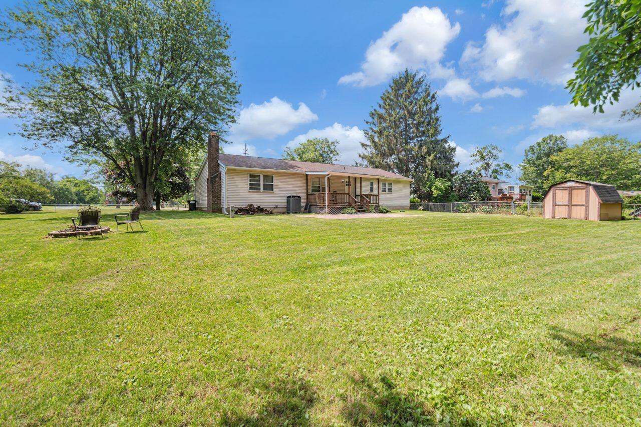 7472 Davis Road Property Photo 6