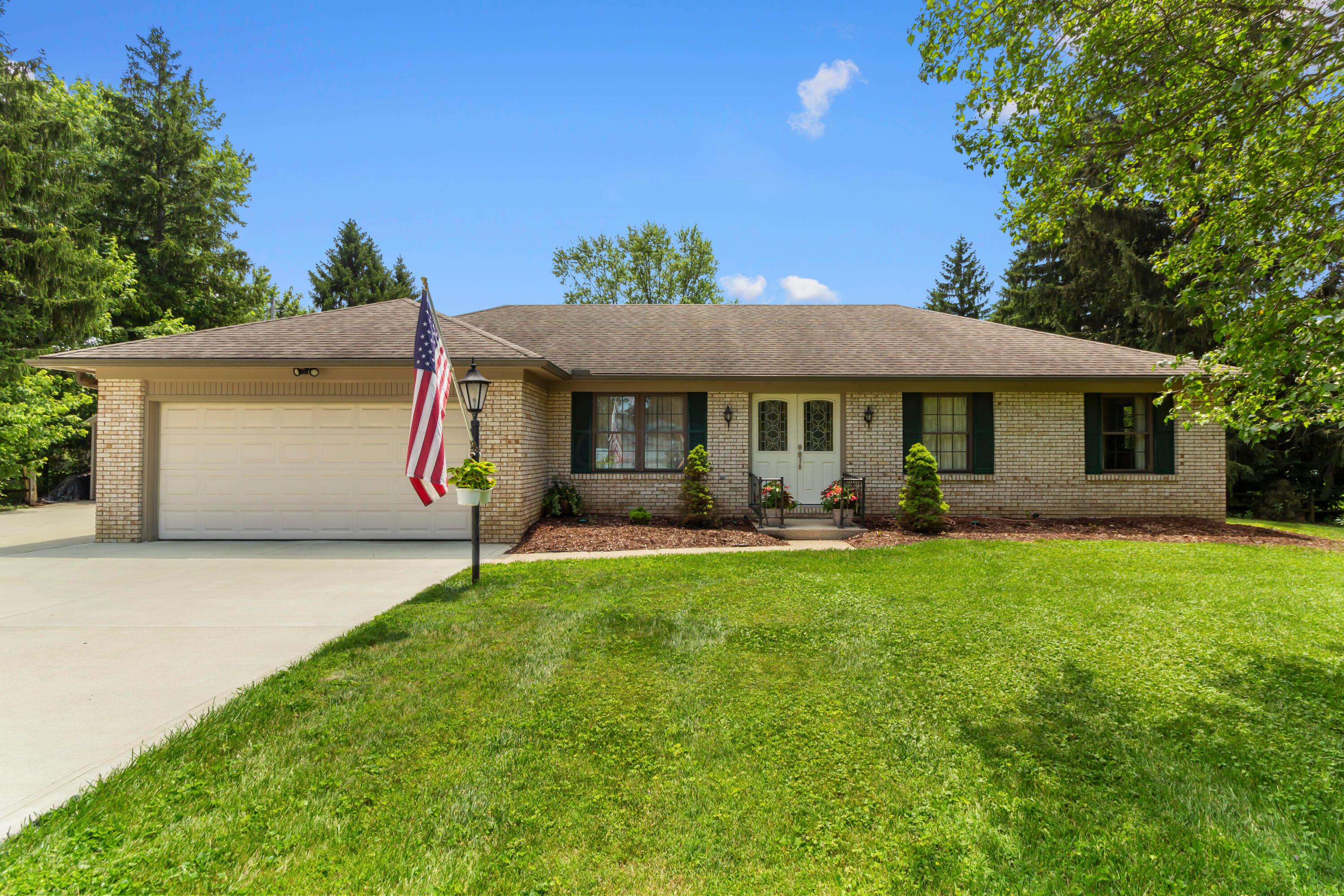 6983 Doran Drive Property Photo 1