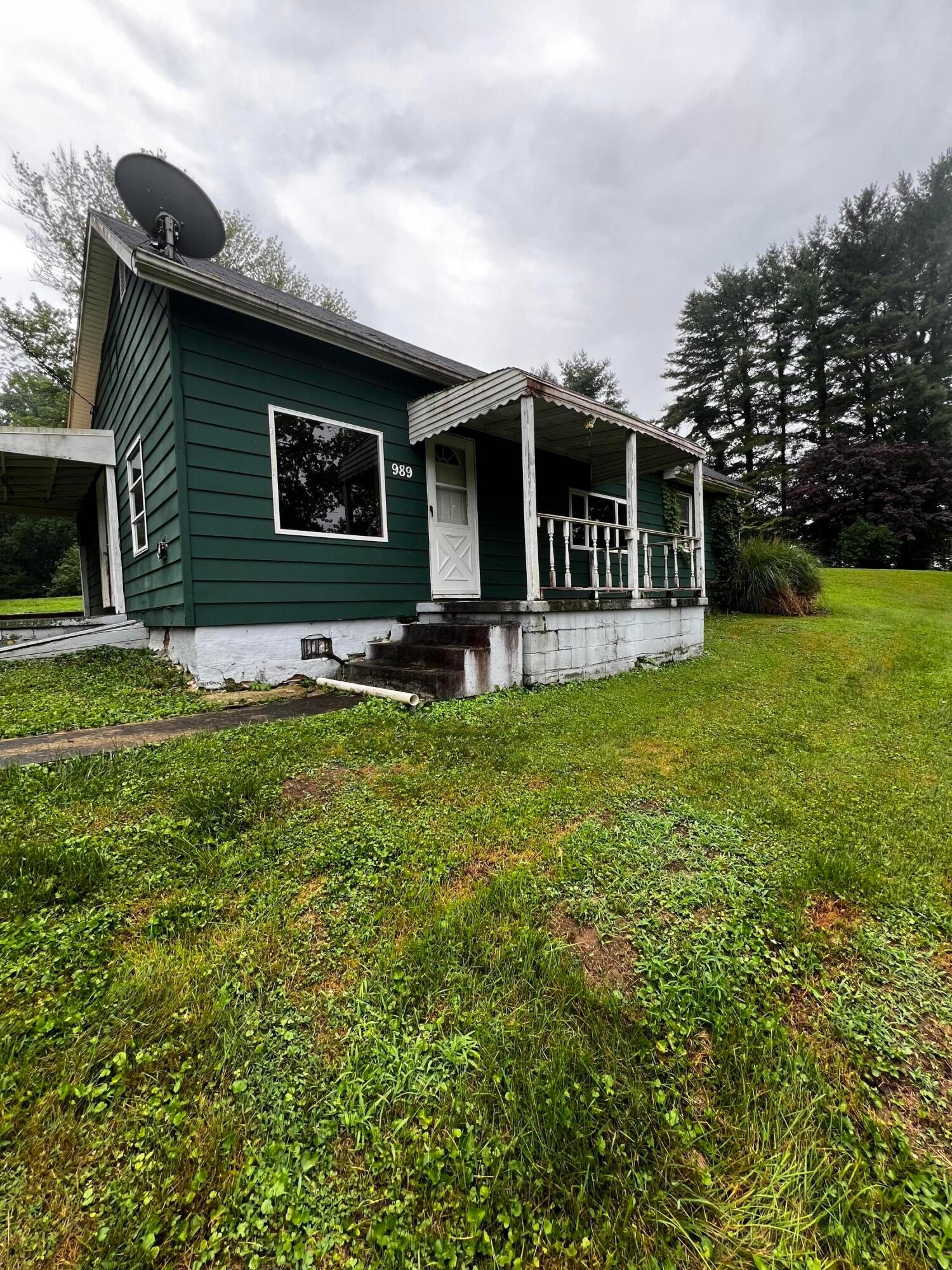 9894 Salem Hollow Road Property Photo 1