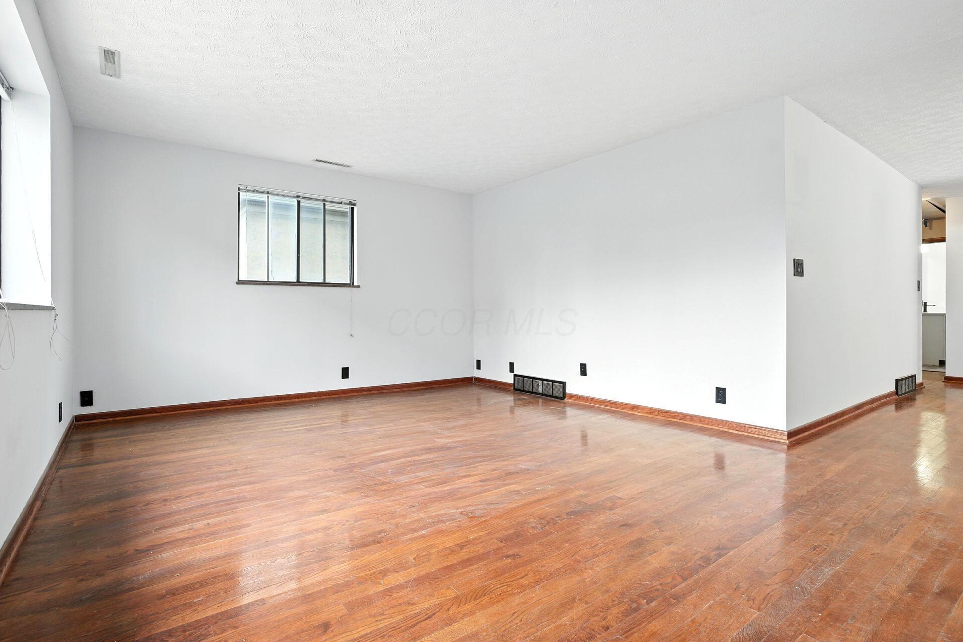 295 E Whittier Street Property Photo 2