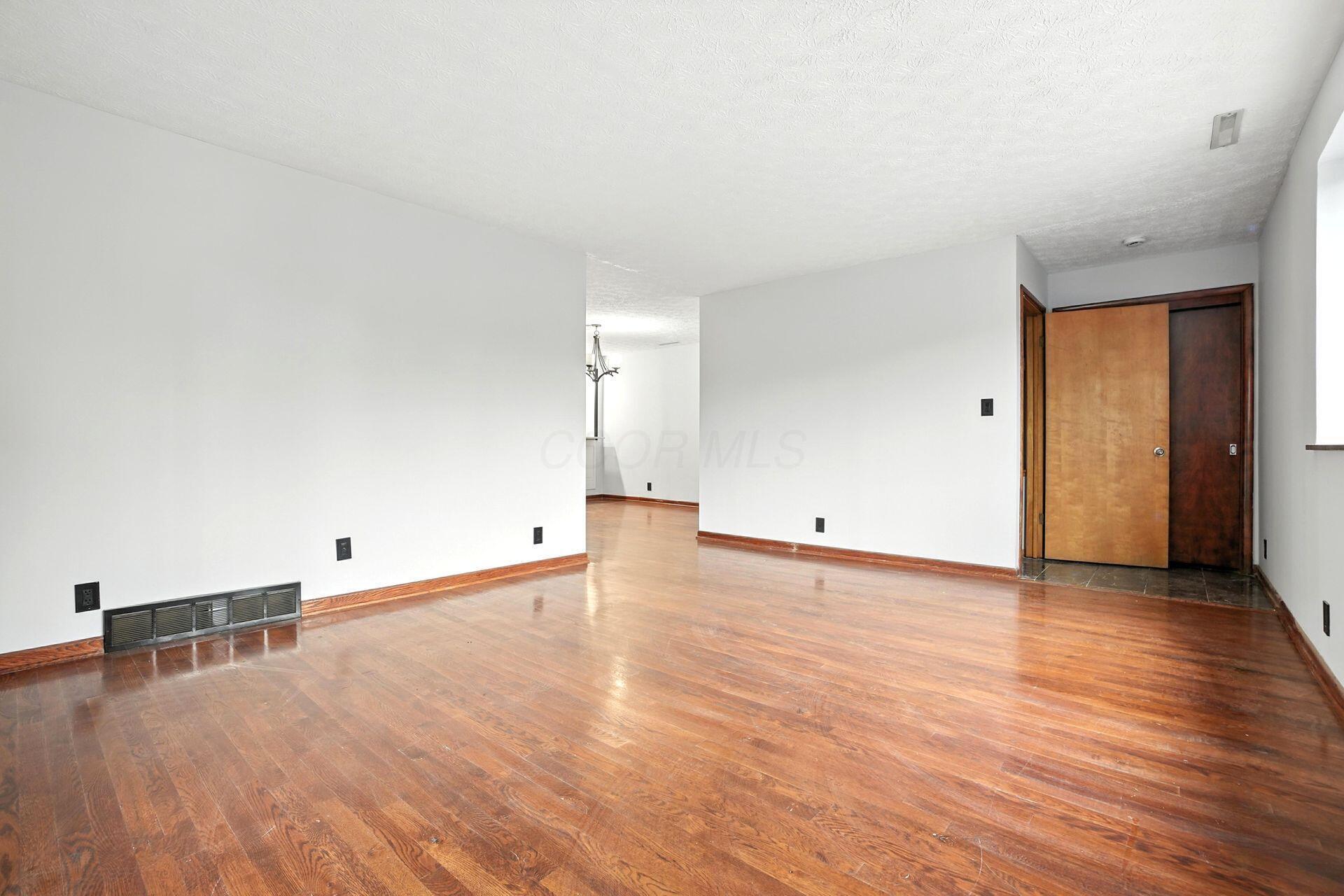 295 E Whittier Street Property Photo 3