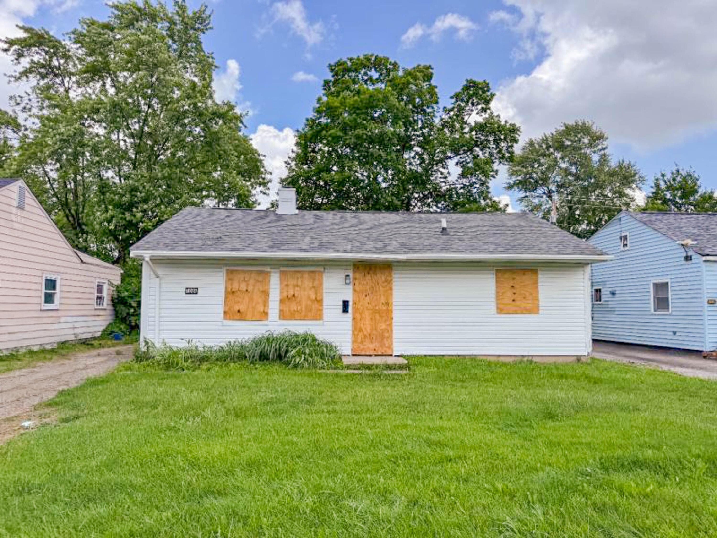1048 S James Road Property Photo 1