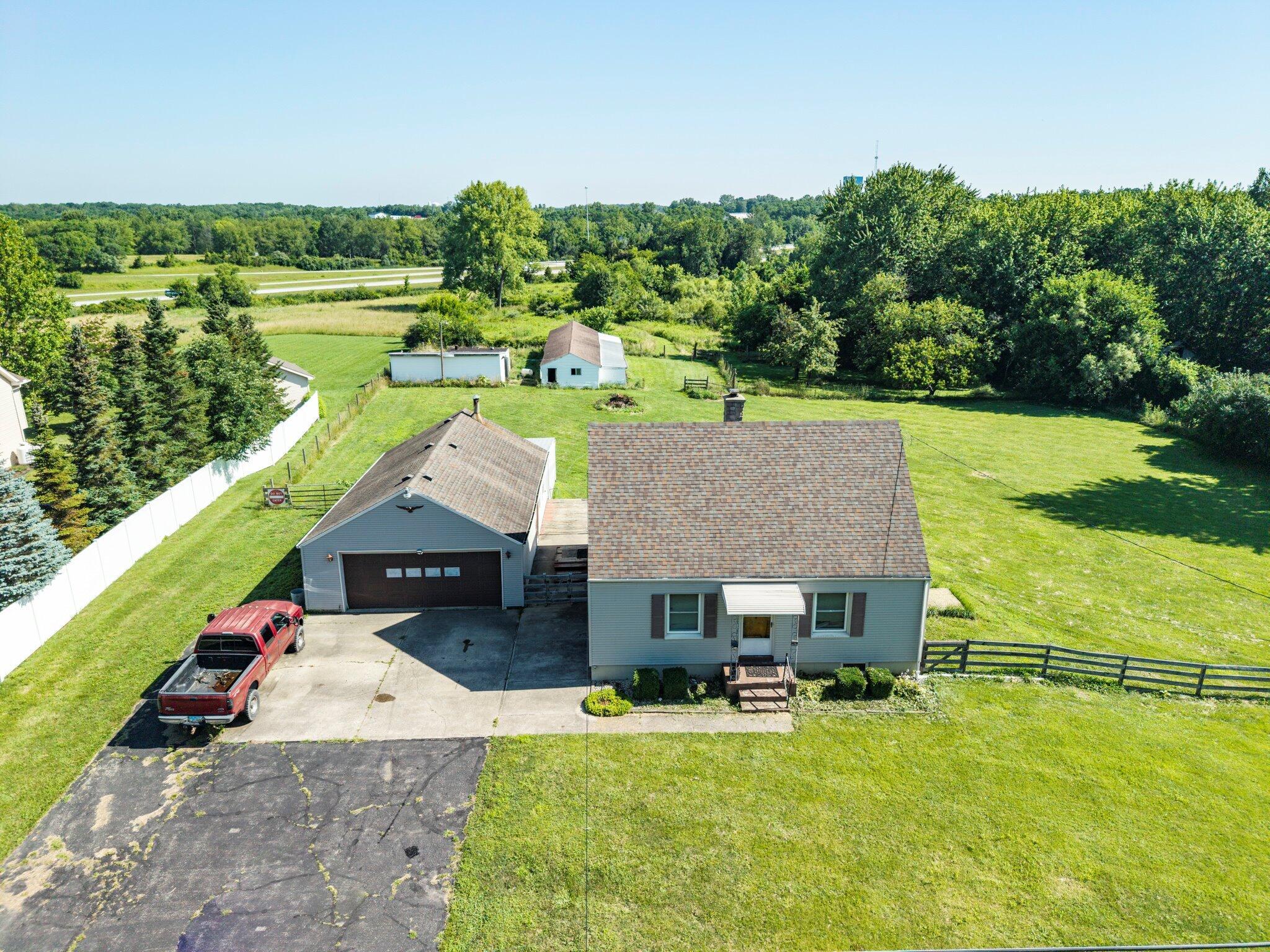 718 Hook Road Property Photo 3