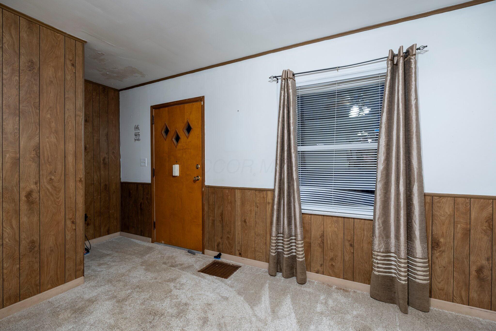 718 Hook Road Property Photo 4