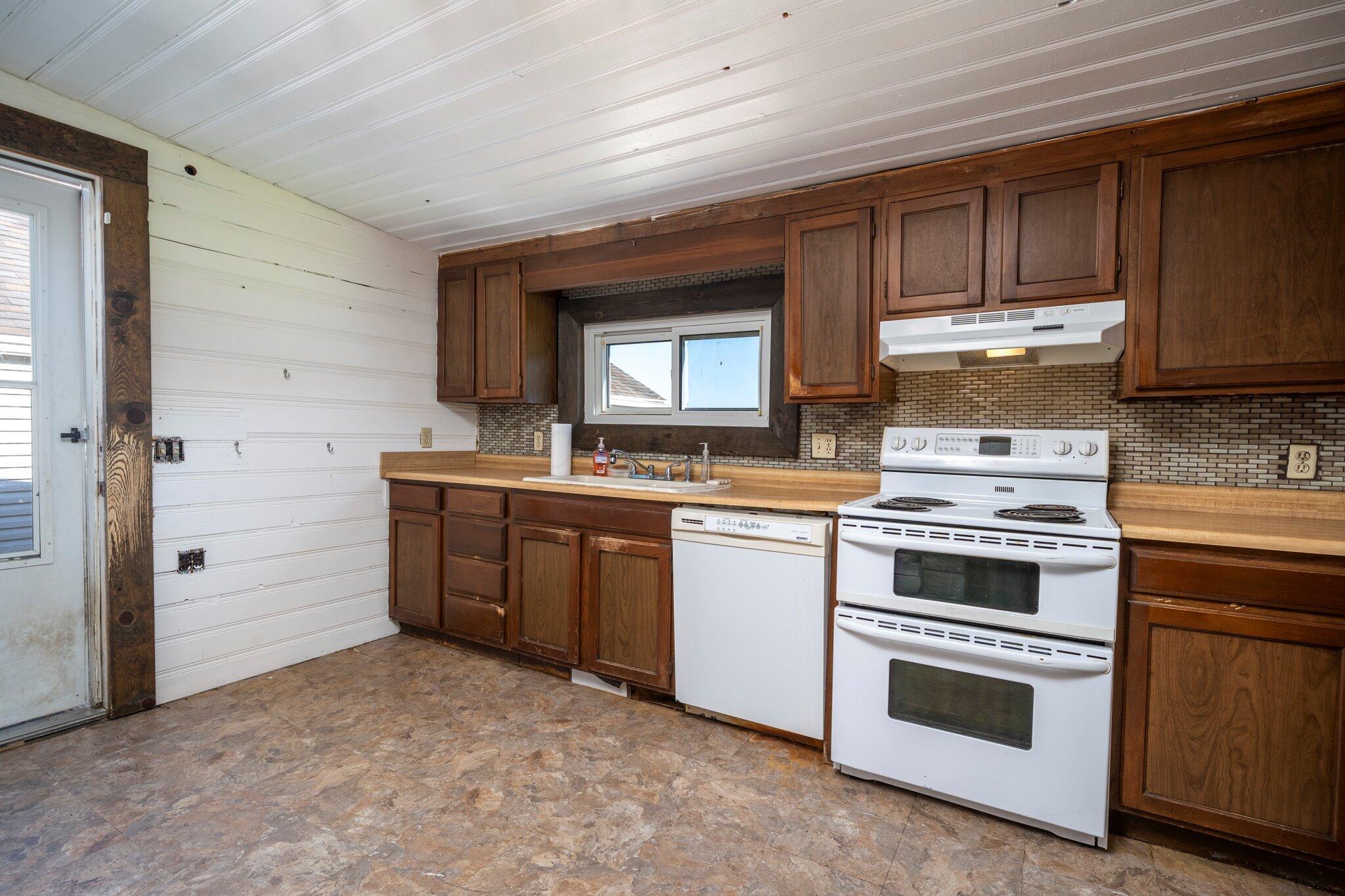 718 Hook Road Property Photo 10
