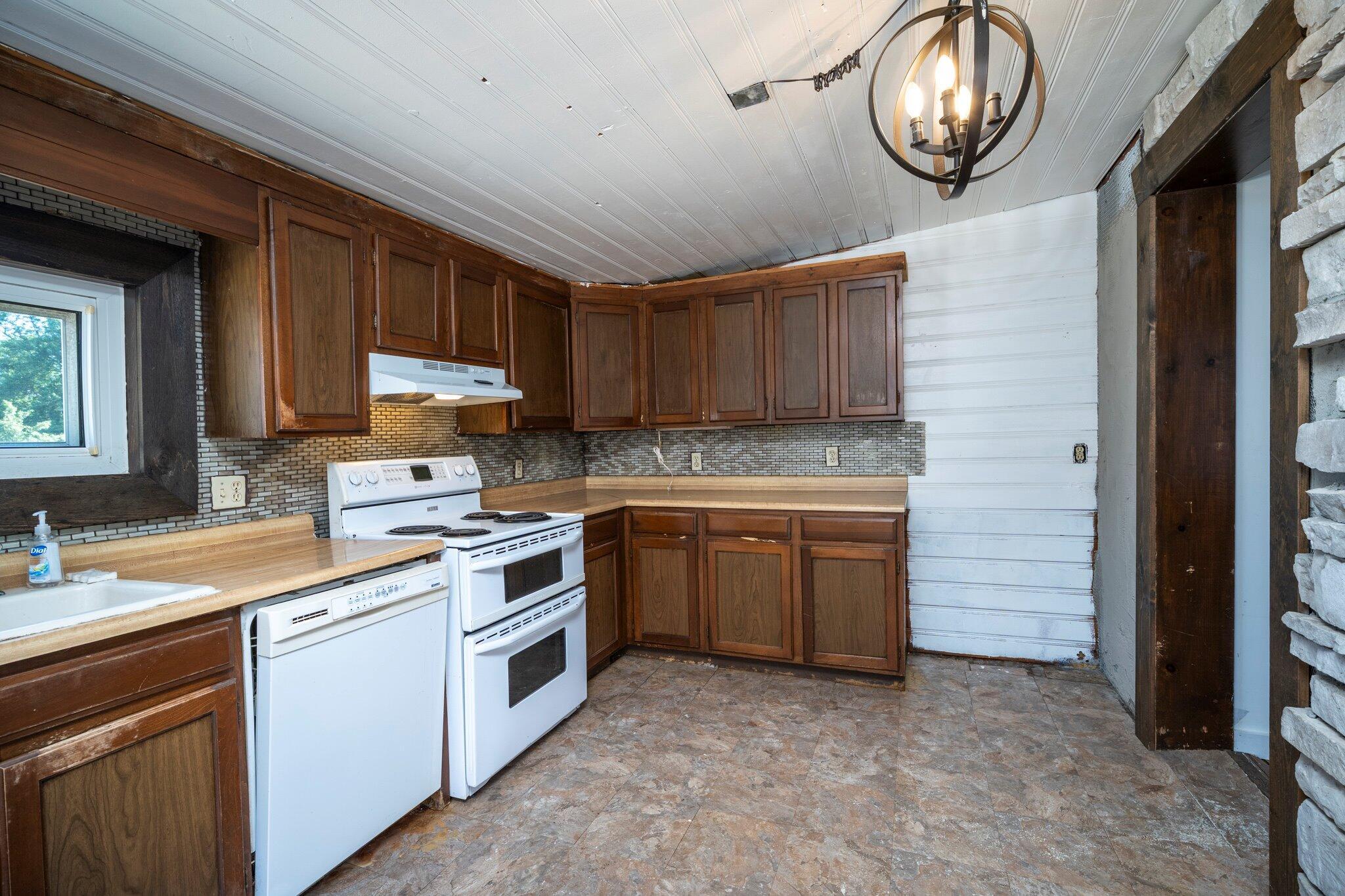 718 Hook Road Property Photo 11