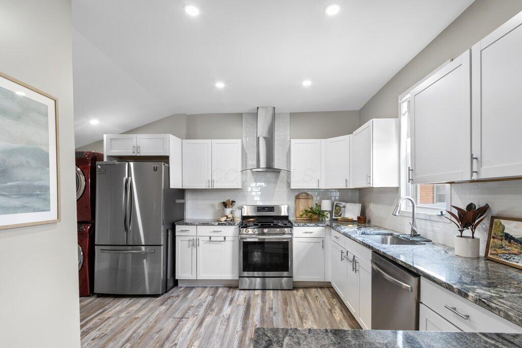 225 N Hague Avenue Property Photo 16