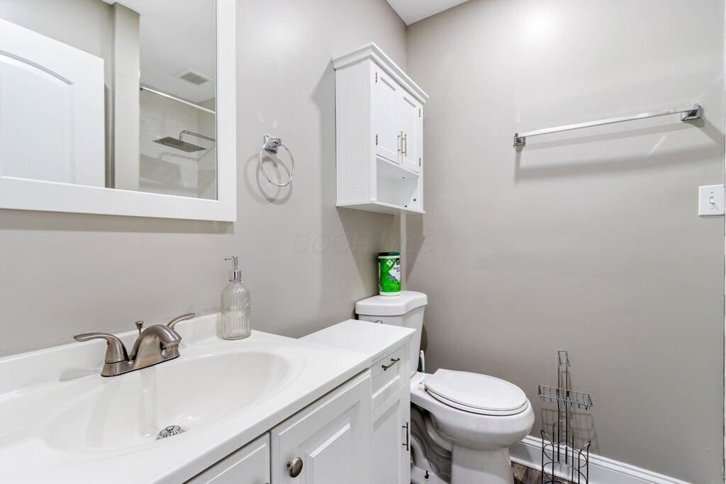225 N Hague Avenue Property Photo 20