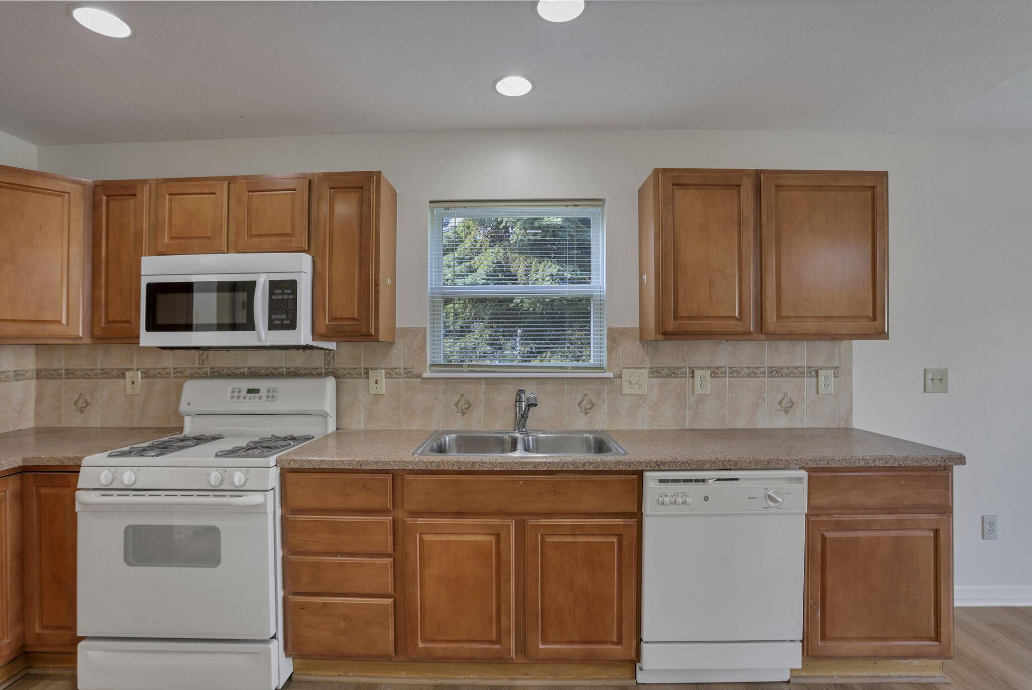 6874 Golden Way Property Photo 12