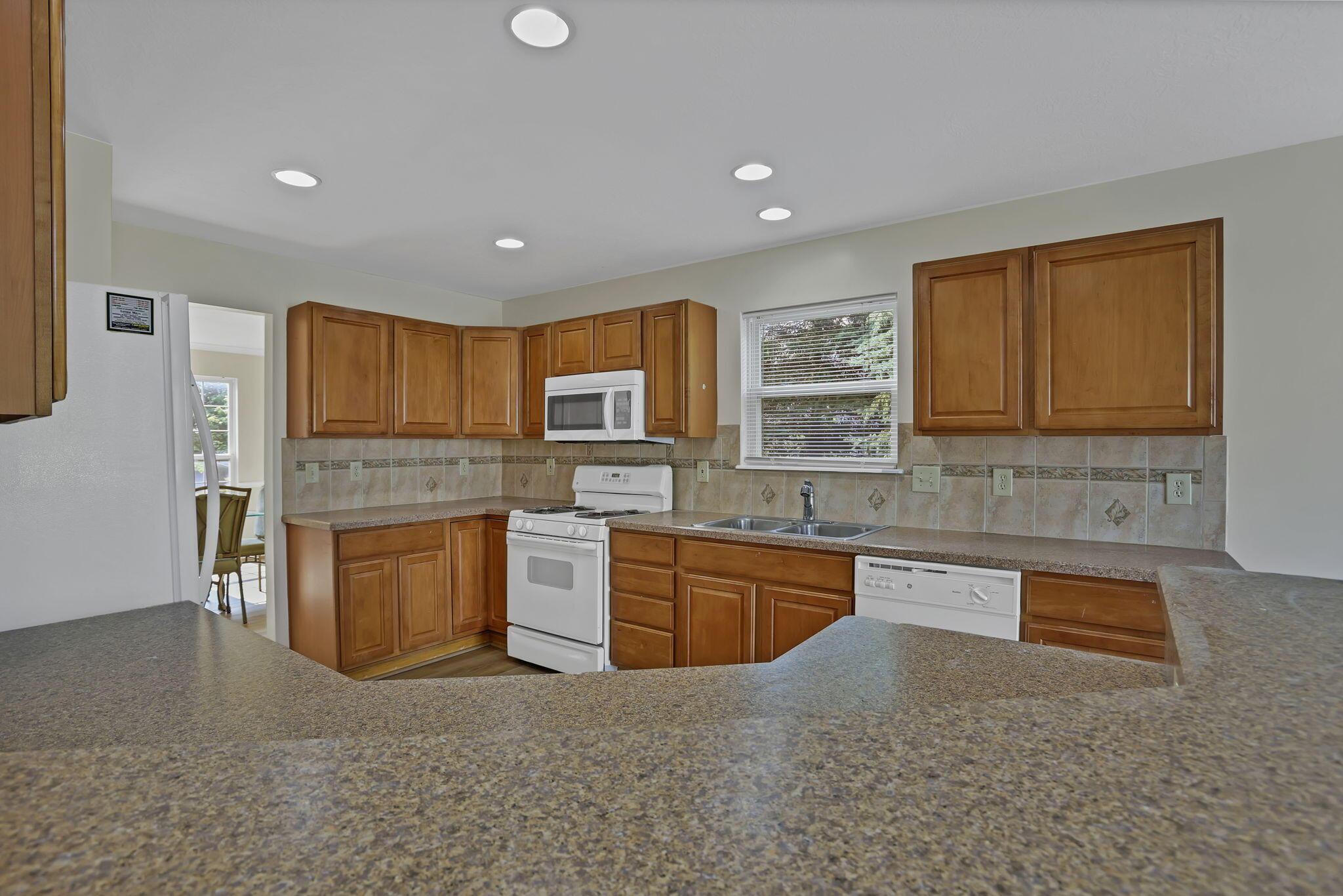 6874 Golden Way Property Photo 13