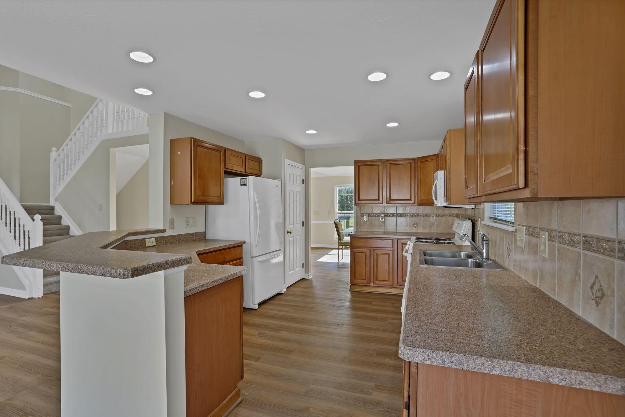 6874 Golden Way Property Photo 14