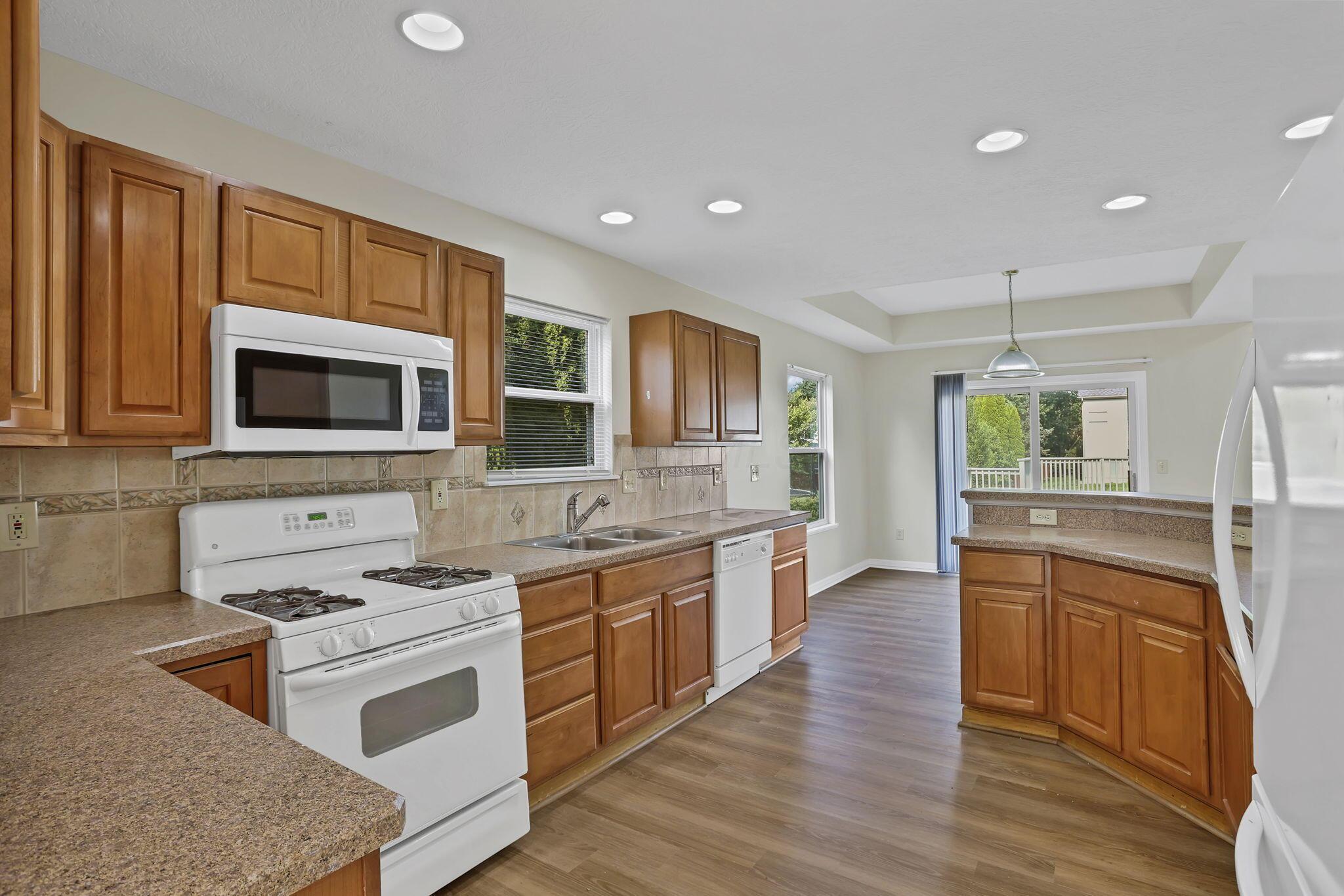 6874 Golden Way Property Photo 15