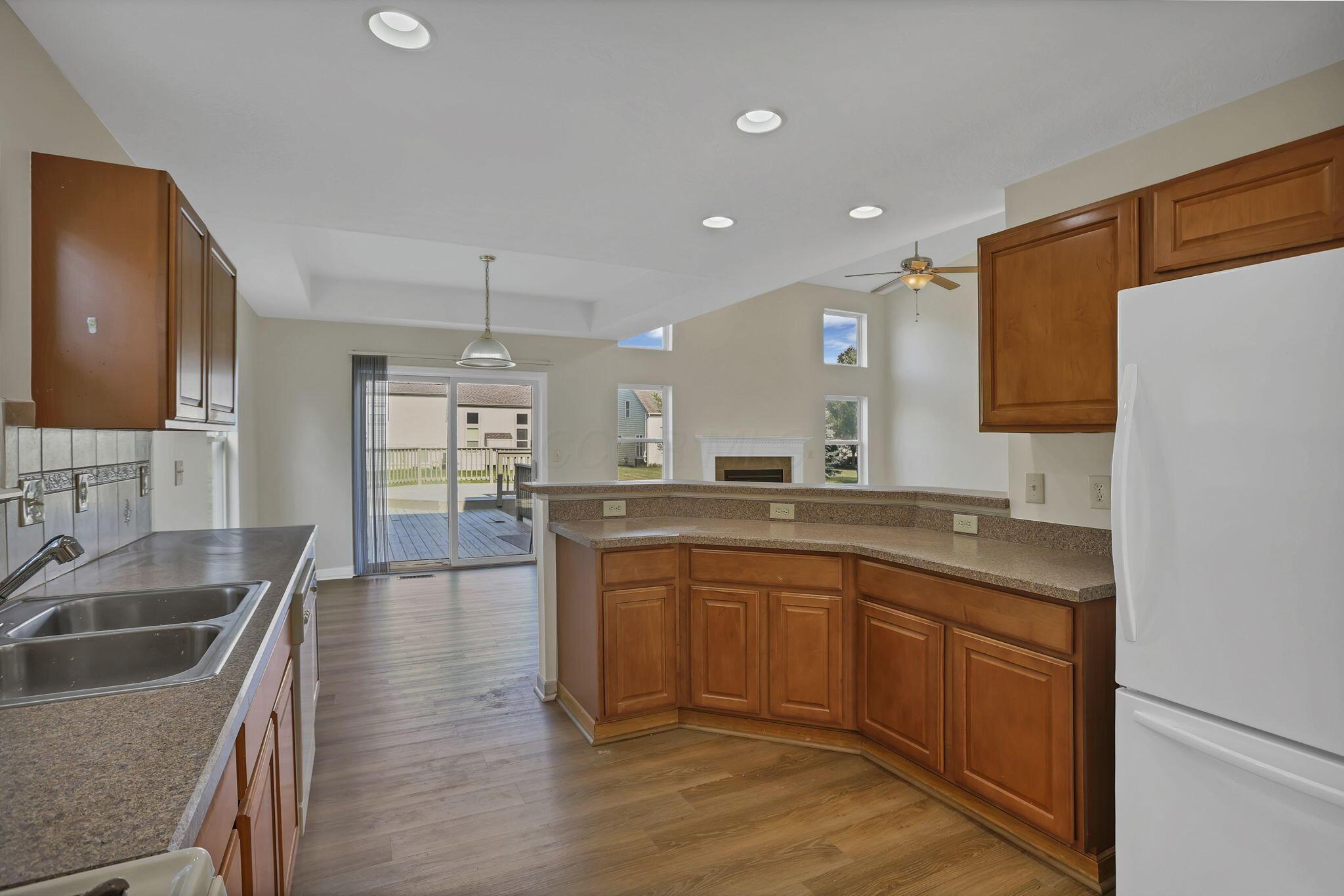 6874 Golden Way Property Photo 16
