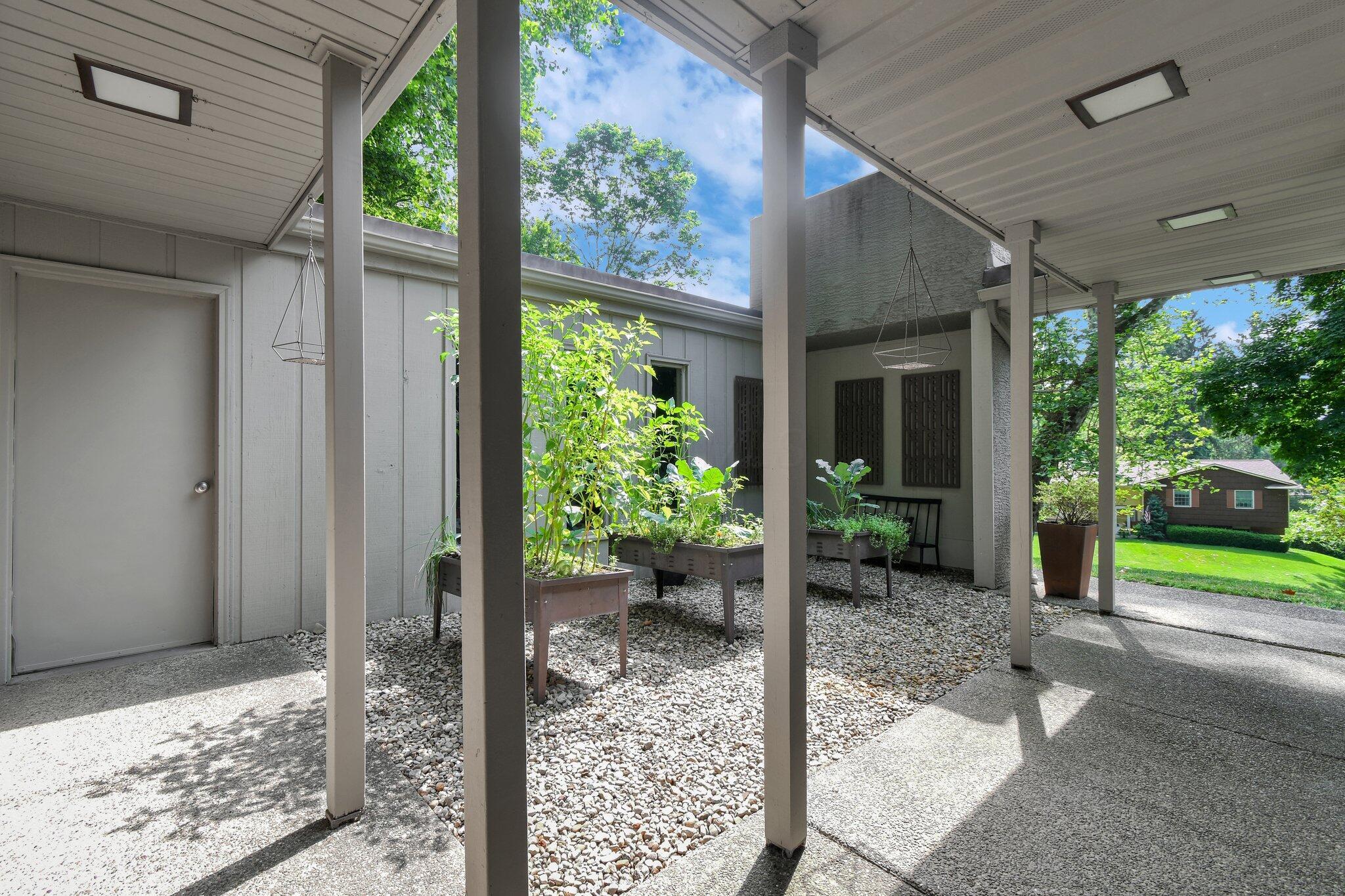 160 Wildwood Drive Property Photo 4