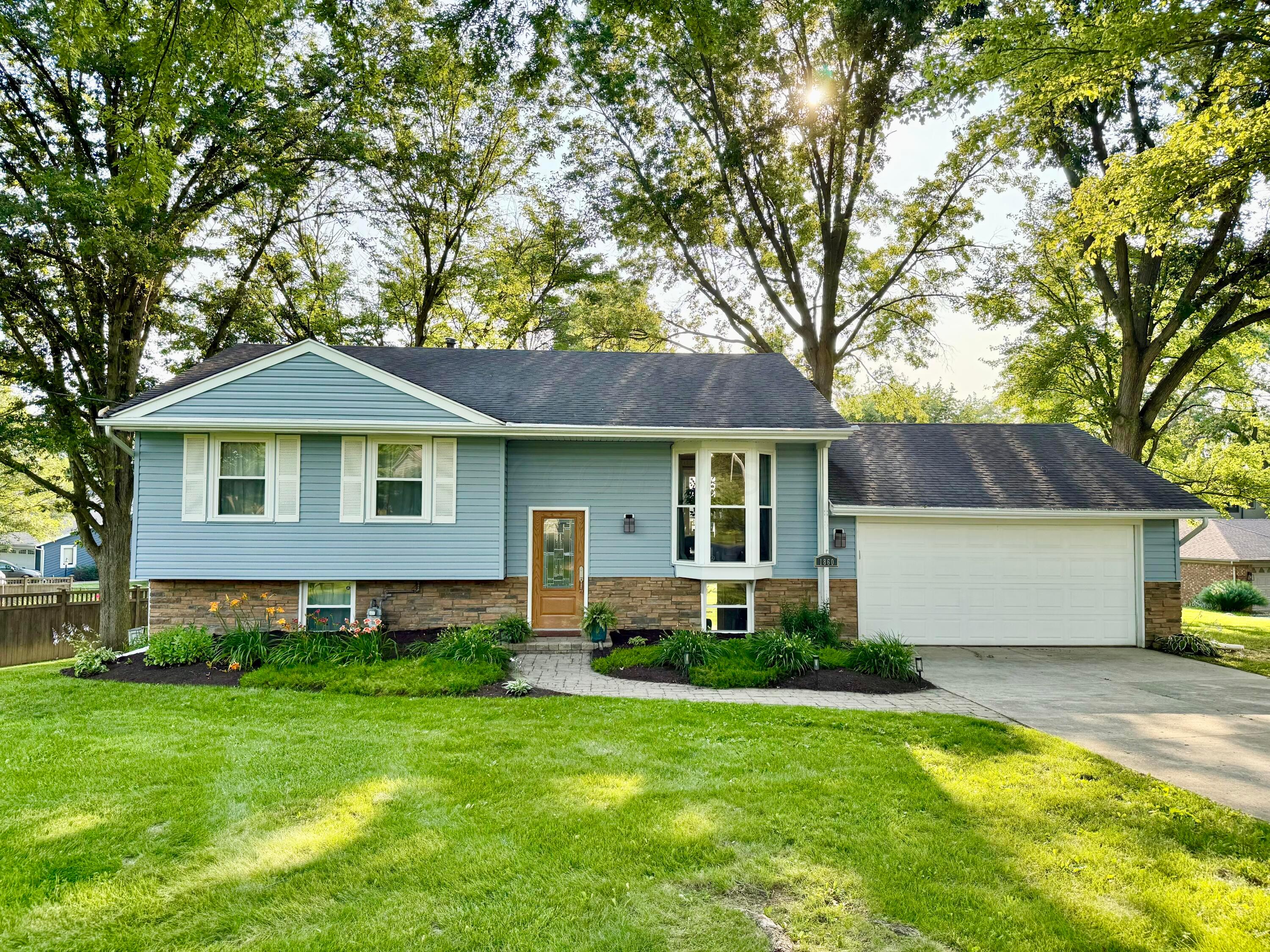 1860 E Choctaw Drive Property Photo 1