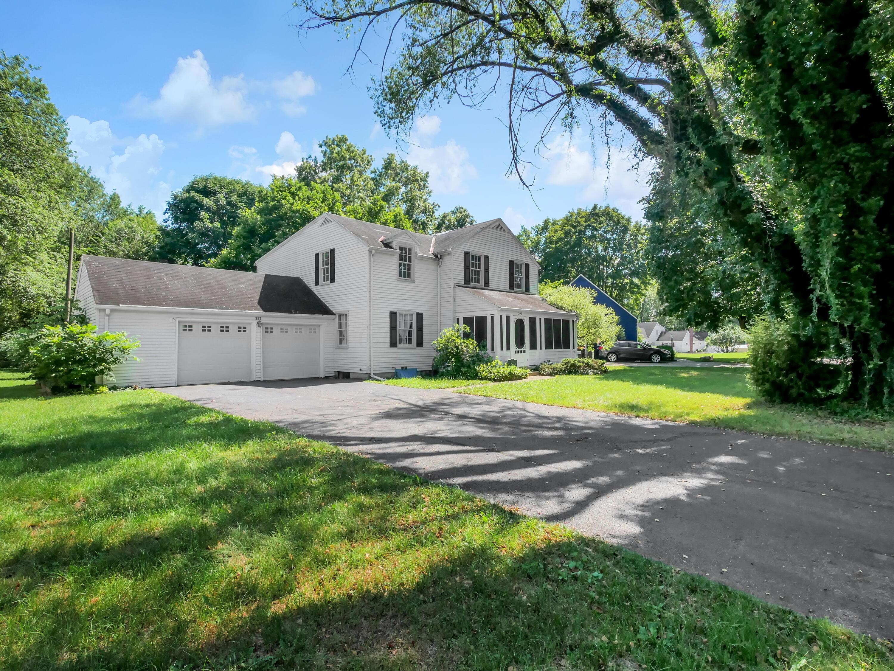 227 N Quentin Road Property Photo 1